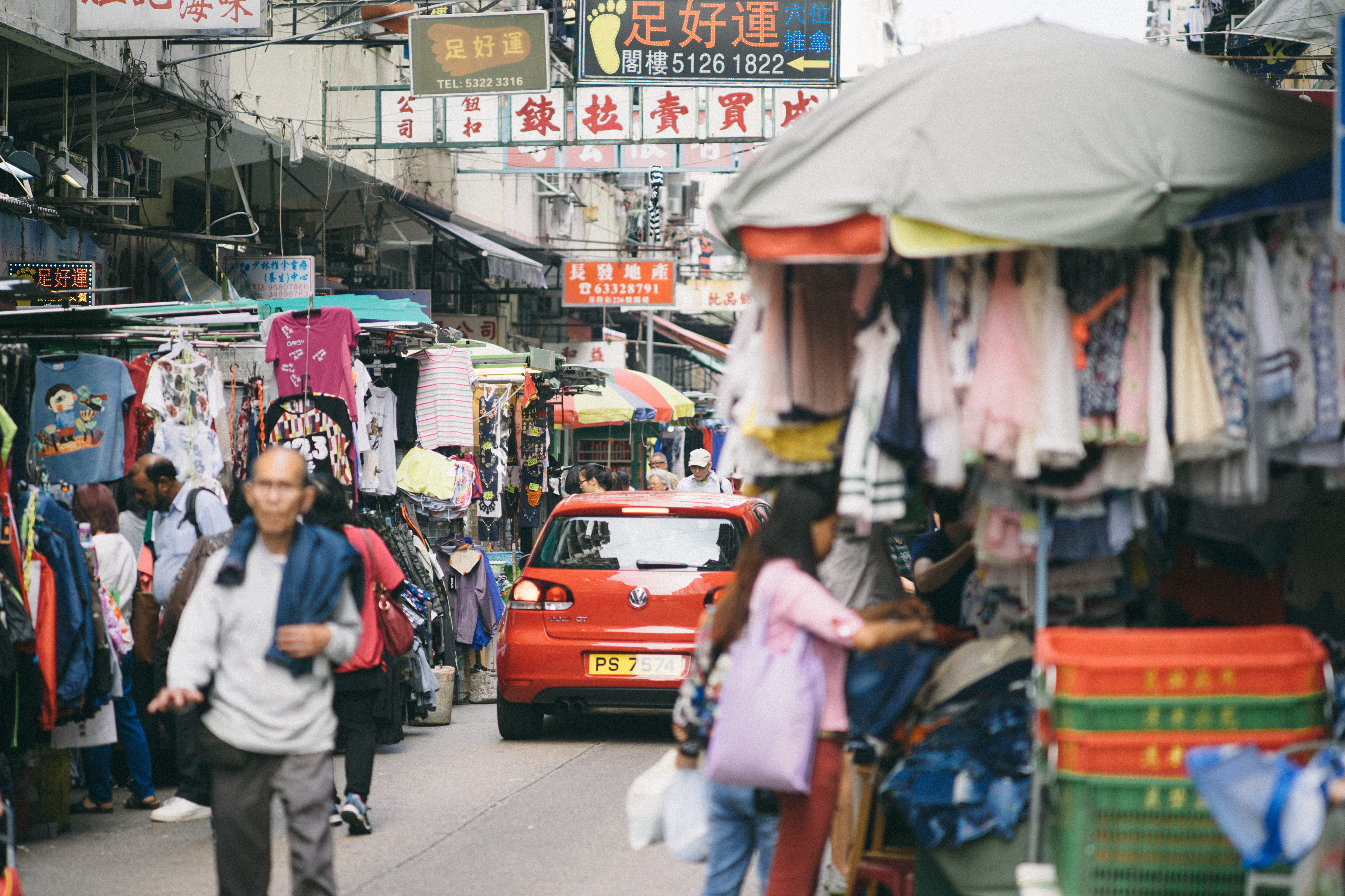 road, crowd, golf, market, old, adult, hong kong, real people, city life, daytime, hatchback, asian, store, women, red, motor vehicle, volkswagen, seller, HD Wallpaper