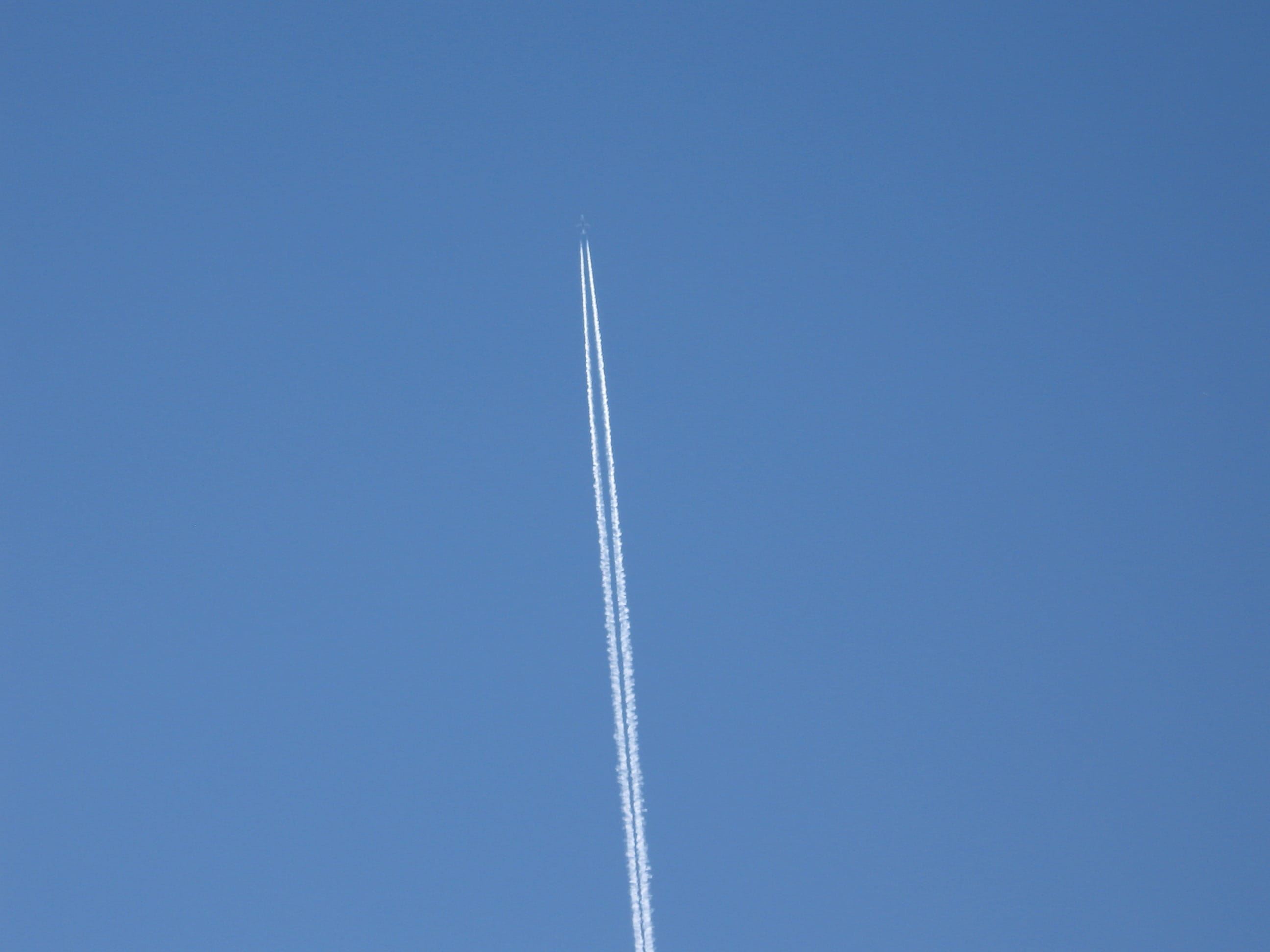 air Vehicle, transportation, no people, low angle view, airplane, air, directly below, motion, clear sky, copy space, blue, sky, Contrails, mode of transportation, HD Wallpaper