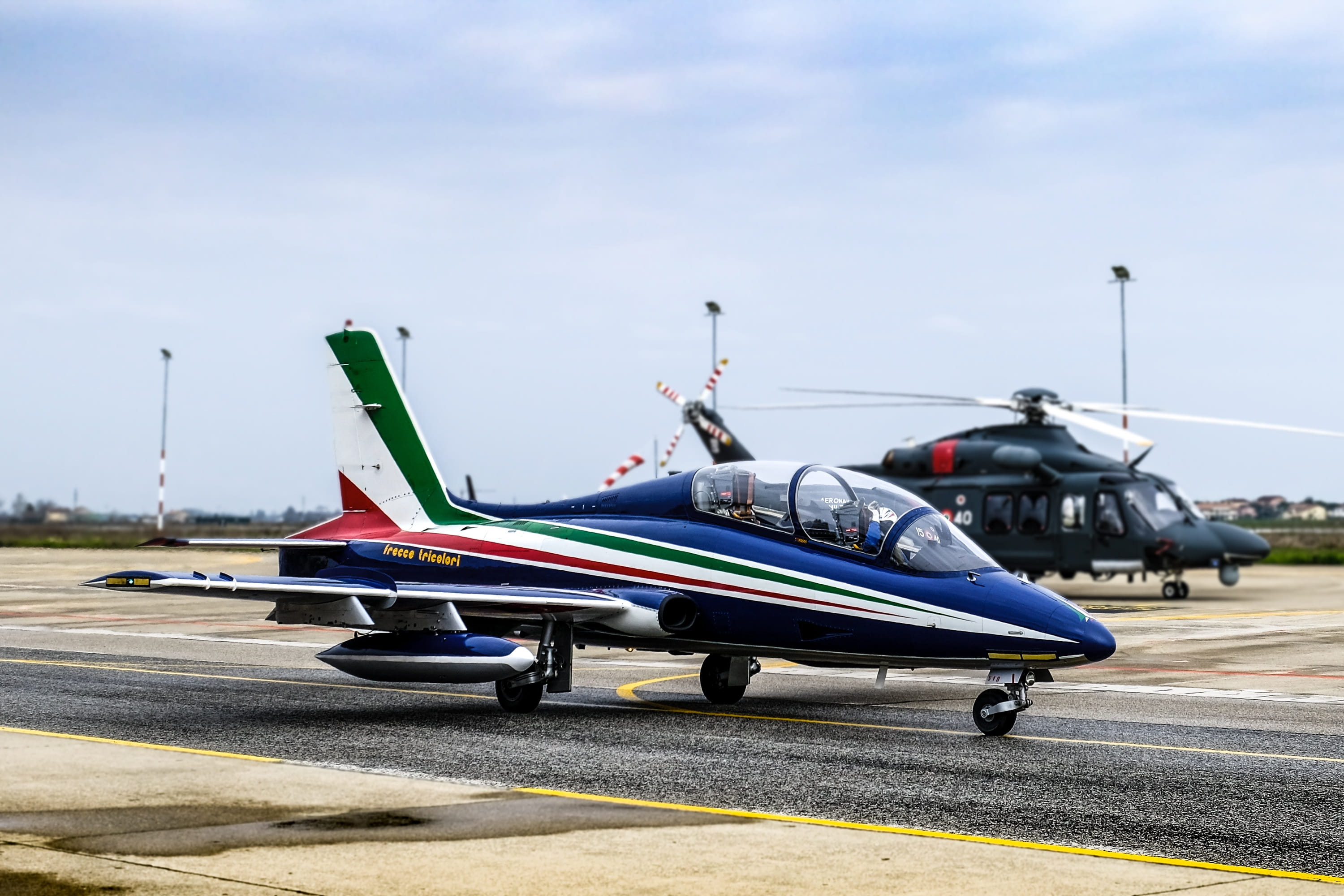 aerospace industry, on the move, 2K, sky, travel, plane, arrows, frecce tricolori, transportation, nature, concrete, airplane, flight, tricolor arrows, HD Wallpaper