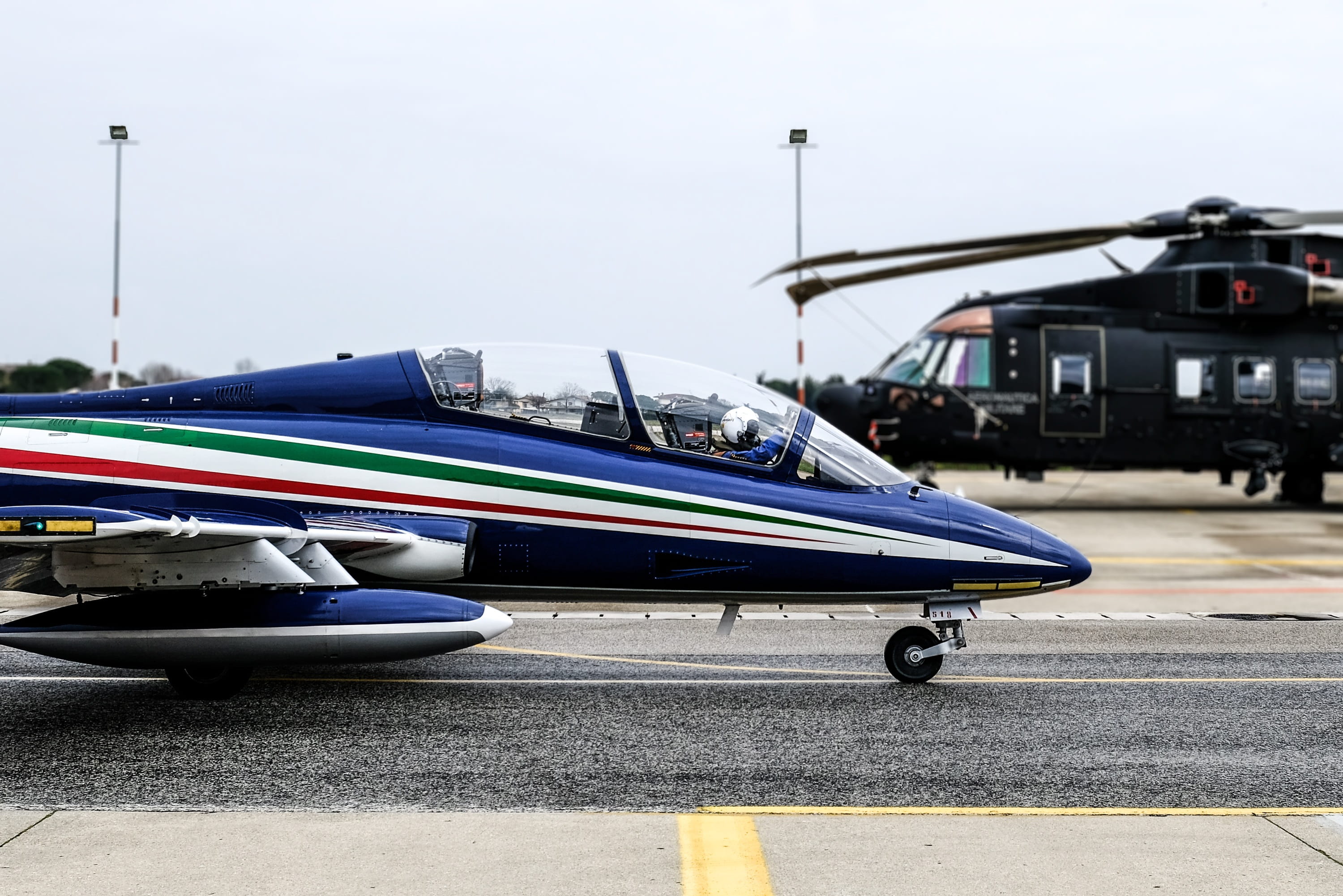 city, airplane, arrows, travel, nature, mode of transportation, architecture, marking, aircraft, motor vehicle, street, road marking, road, italy, motion, HD Wallpaper