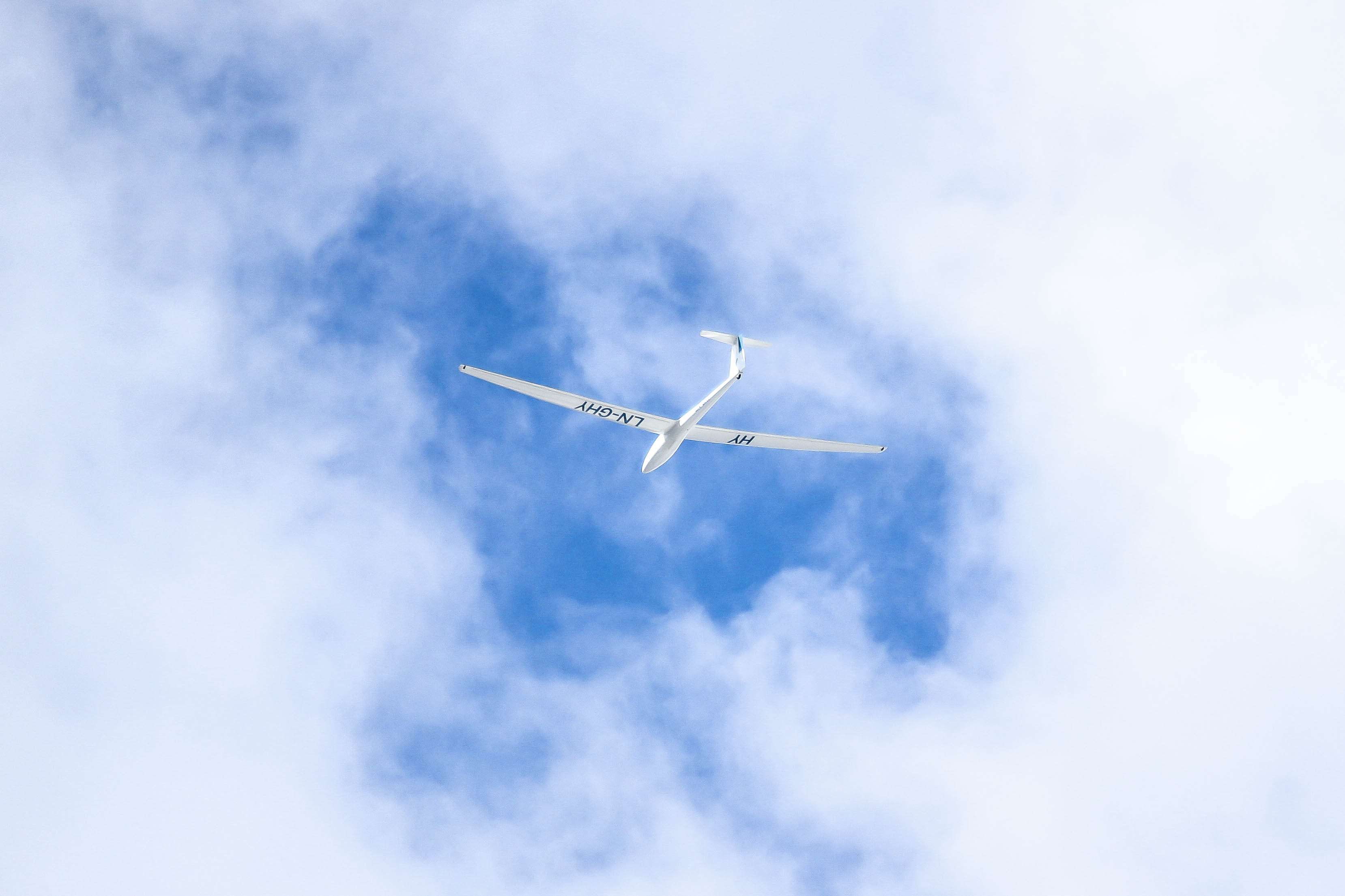 blue, outdoors, flying, motion, sky, day, mode of transportation, glider, cloud - sky, plane, aerospace industry, travel, 2K, no people, airshow, vapor trail, HD Wallpaper