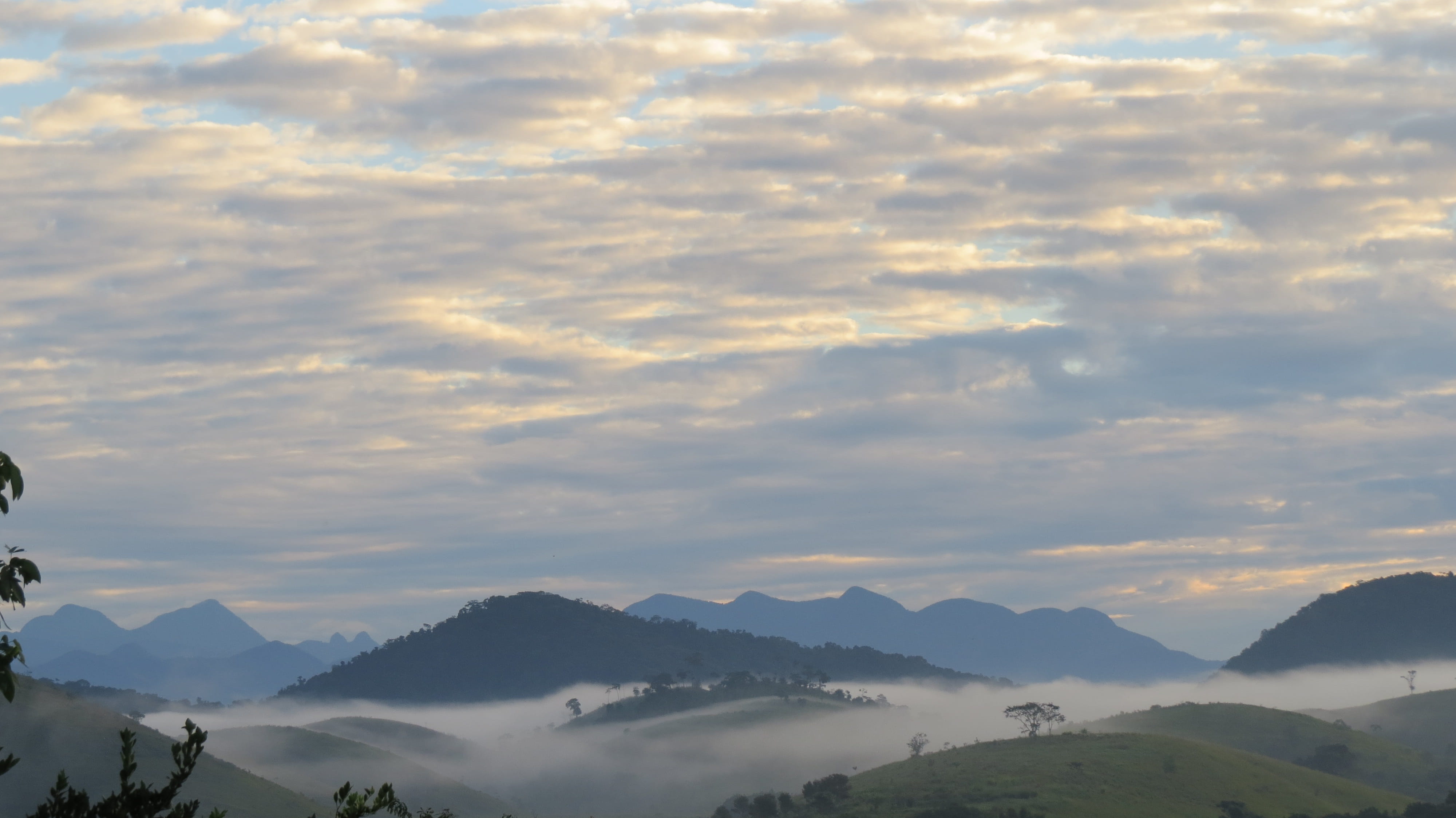 no people, outdoors, mountain peak, tranquility, tranquil scene, cloudscape, 4K, hill, beauty in nature, fog, sunset, mountain range, mountain, brazil, HD Wallpaper