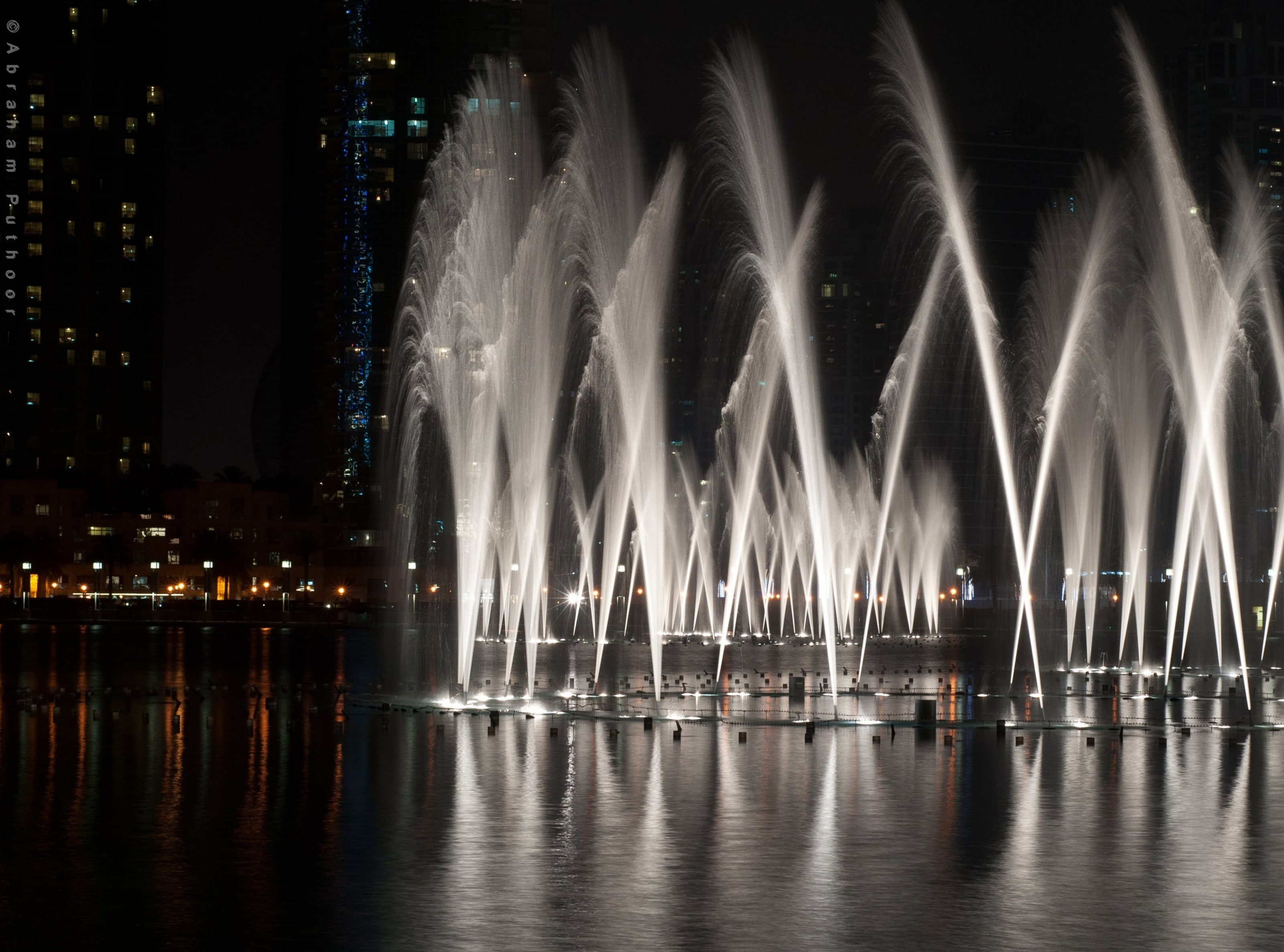 adobelightroom, show, flowing, motion, Dubai, puthoorphotography, reflection, 2K, illuminated, Fountain, sky, dubaimall, flowing water, built structure, HD Wallpaper