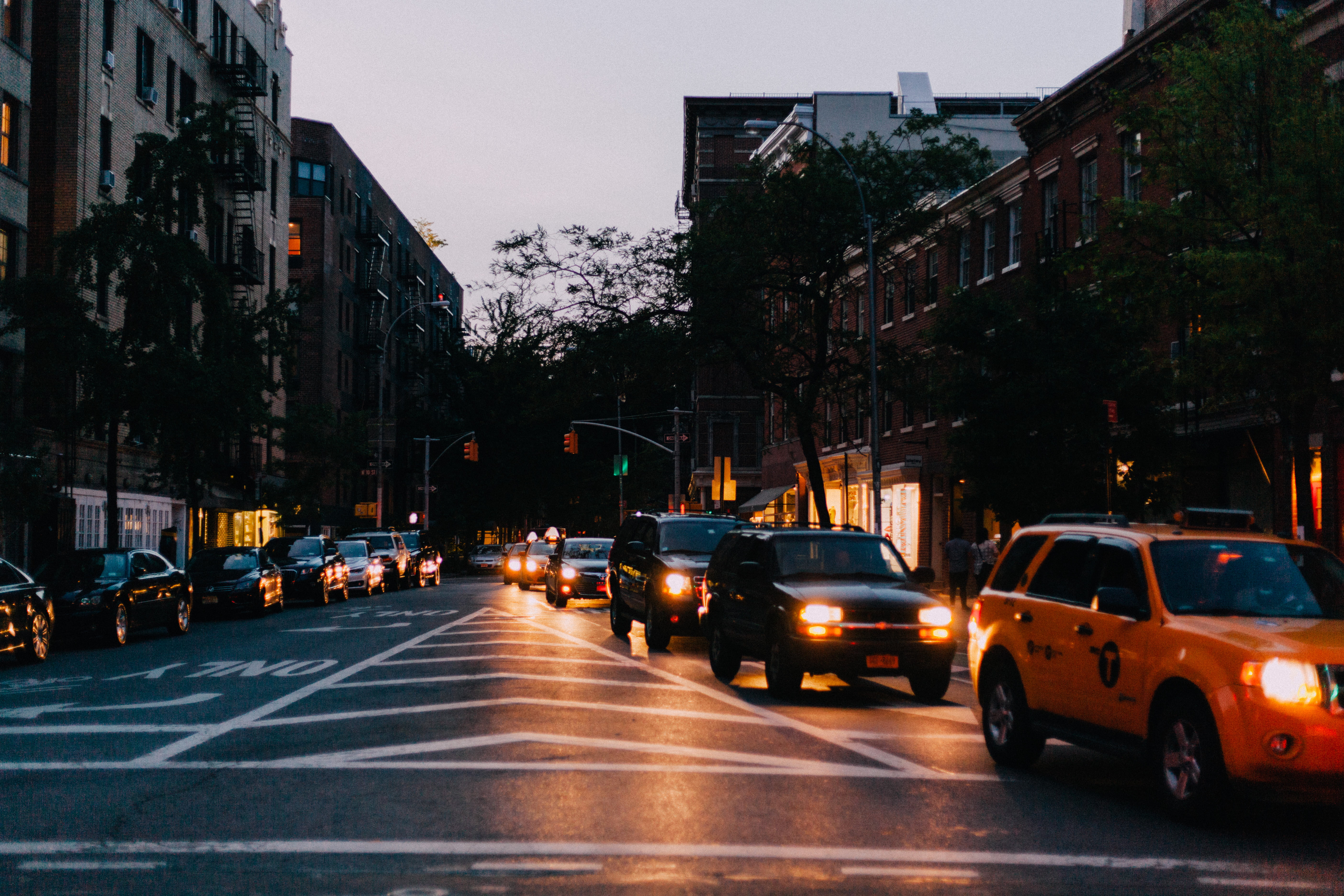 5K, new York City, black, outdoors, downtown District, road, manhattan - New York City, urban Scene, uSA, traffic, light, nature, mode of Transport, sign, HD Wallpaper