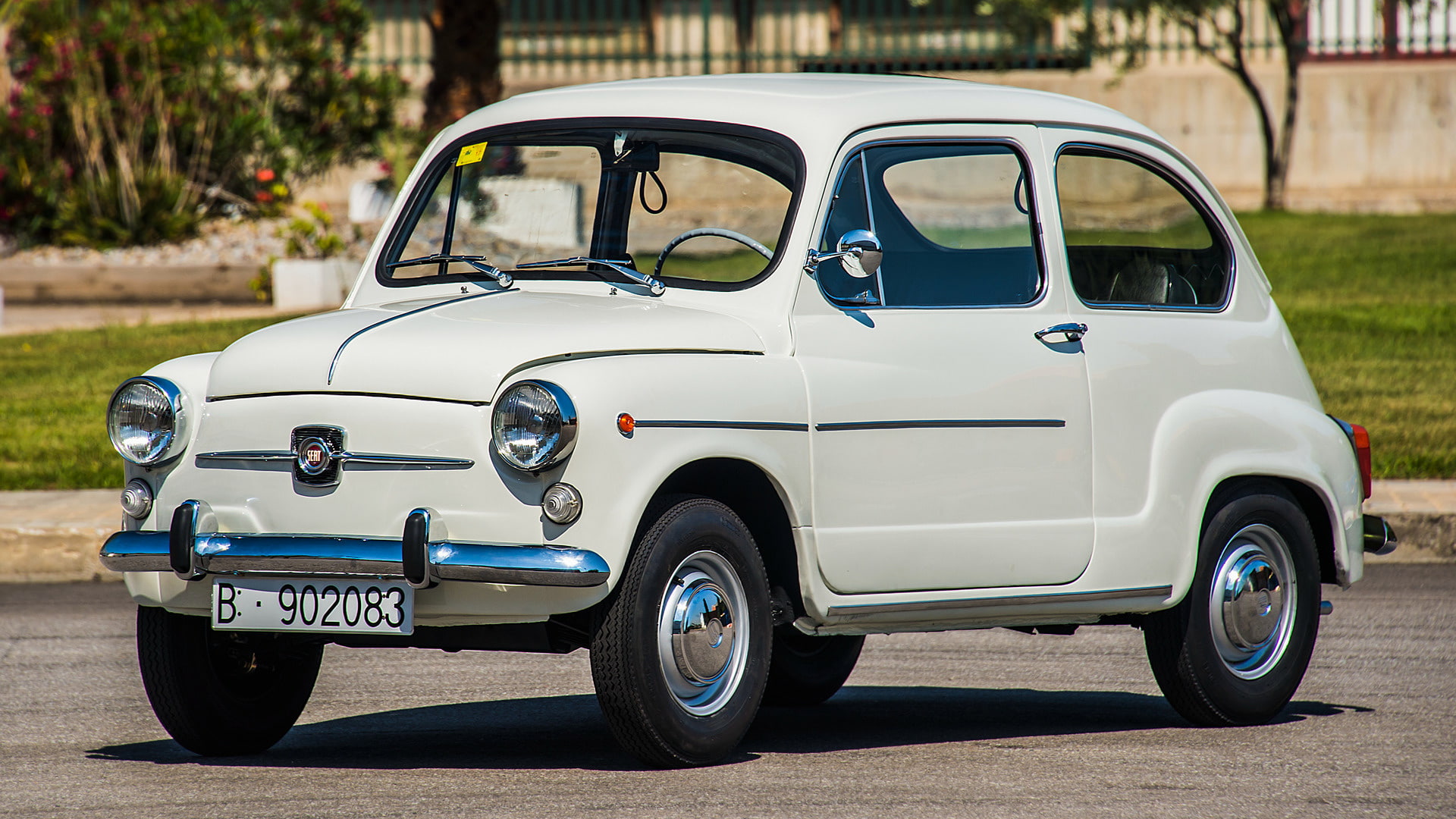 1080P, 1969, coche, retro styled, architecture, mode of transportation, stationary, road, focus on foreground, transportation, old, 600, no people, wheel, HD Wallpaper