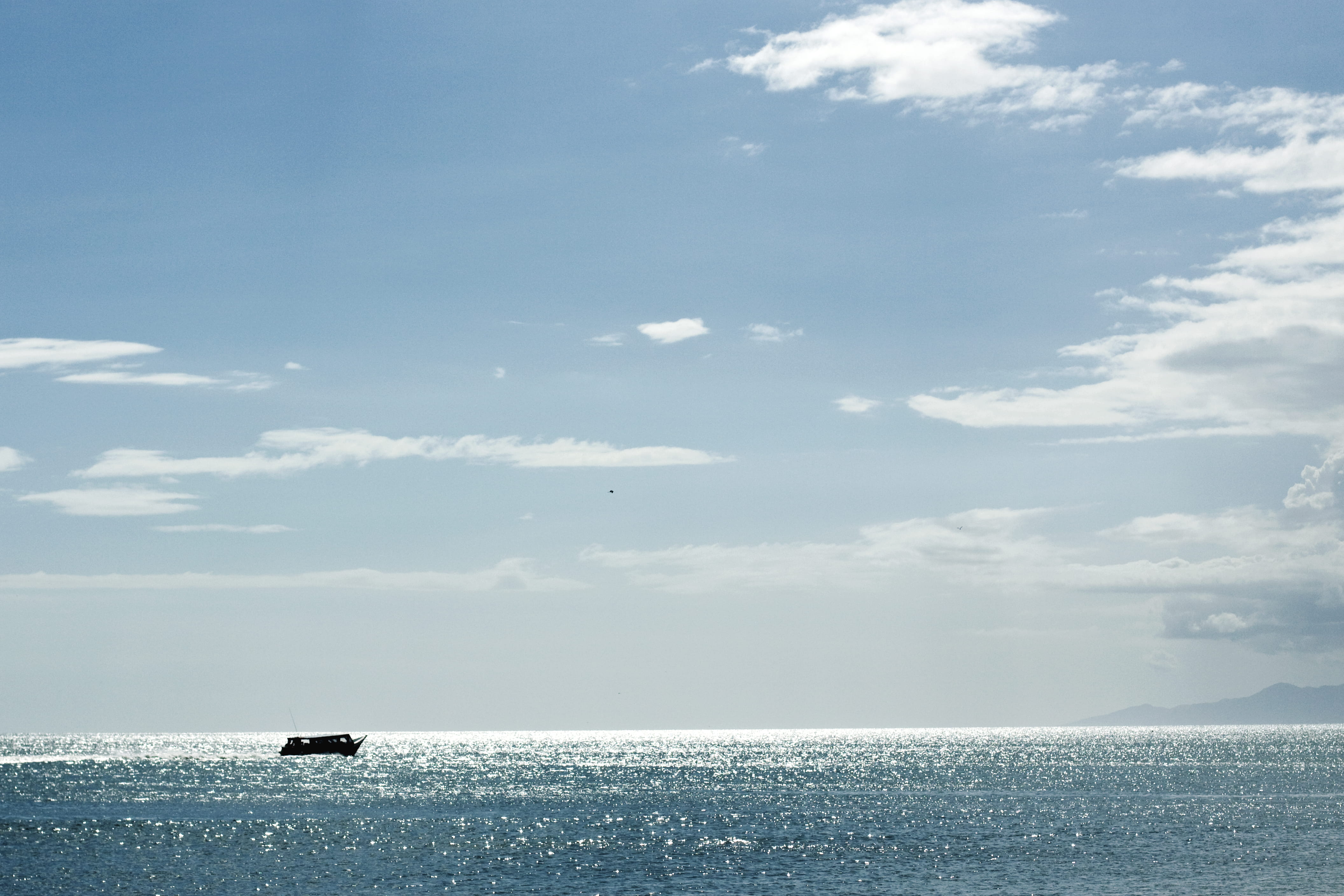 horizon over water, tranquil scene, mode of transportation, waterfront, clouds, transportation, cloud - sky, travel, no people, coche, 4K, scenics - nature, HD Wallpaper