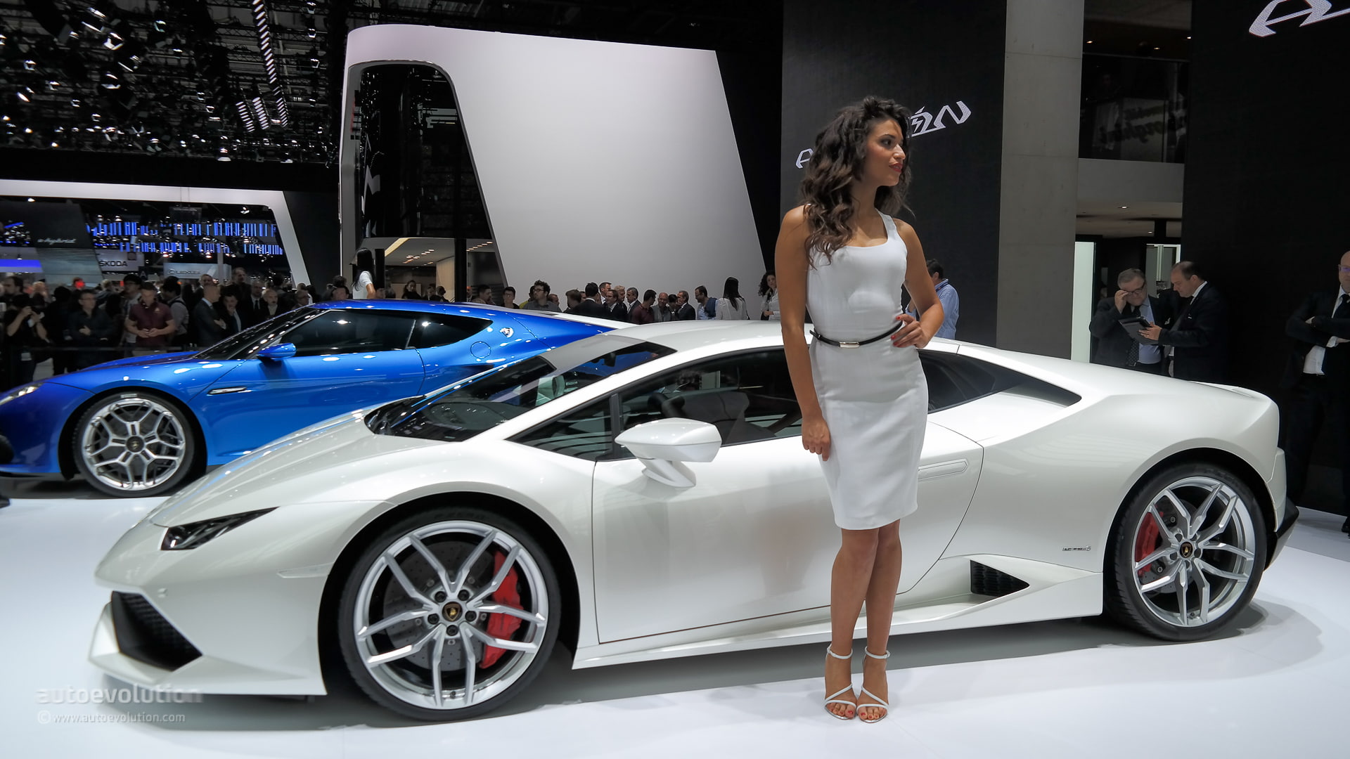 hairstyle, motor vehicle, hair, adult, shopping, young women, beautiful woman, deportivo, coche, holding, one person, wealth, land vehicle, standing, mode of transportation, HD Wallpaper