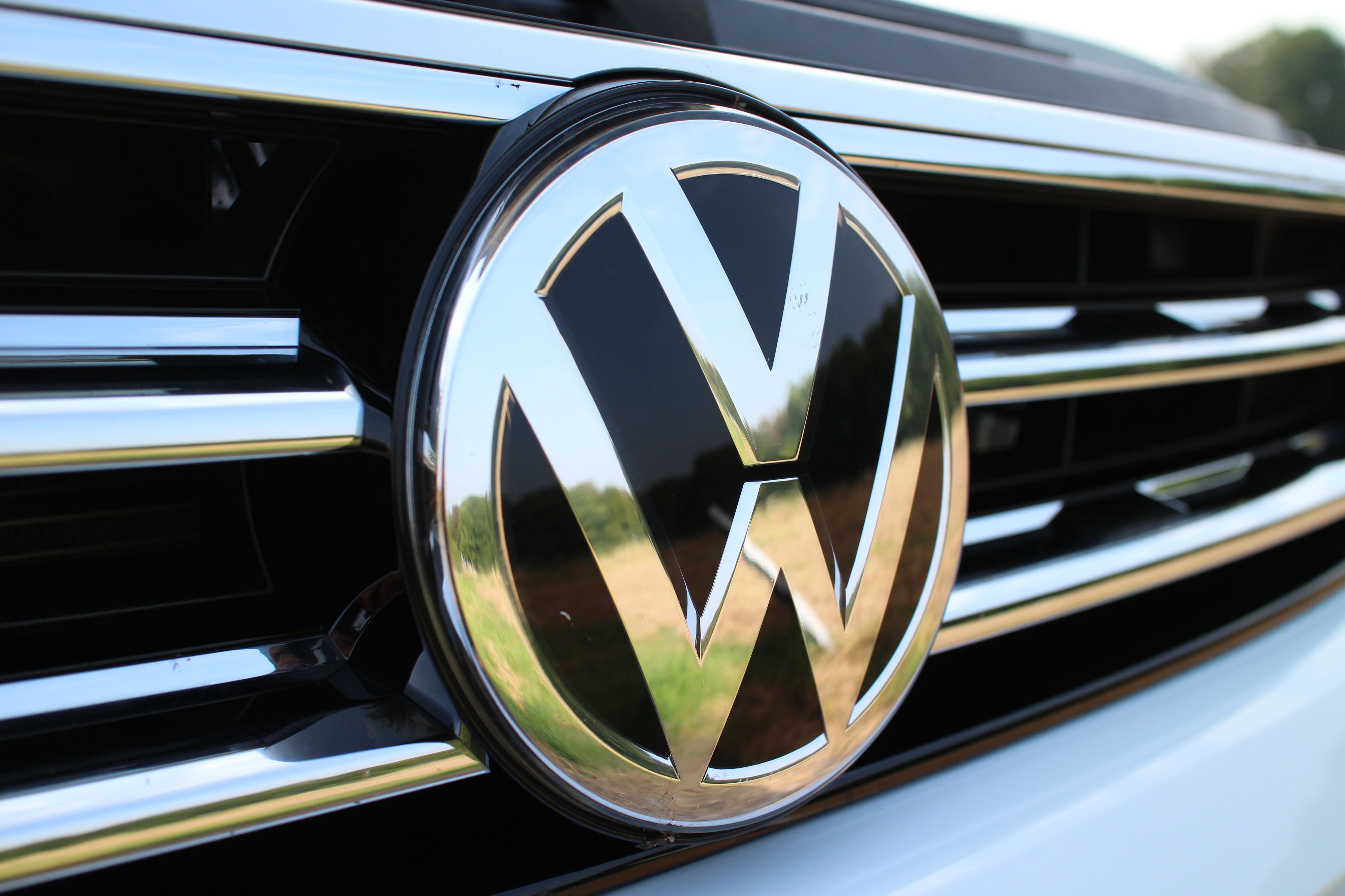 metallic, auto, metal, motor vehicle, reflection, emblem, close-up, dare, vehicle, day, design, transportation, volkswagen, silver, car, chrome, no people, HD Wallpaper