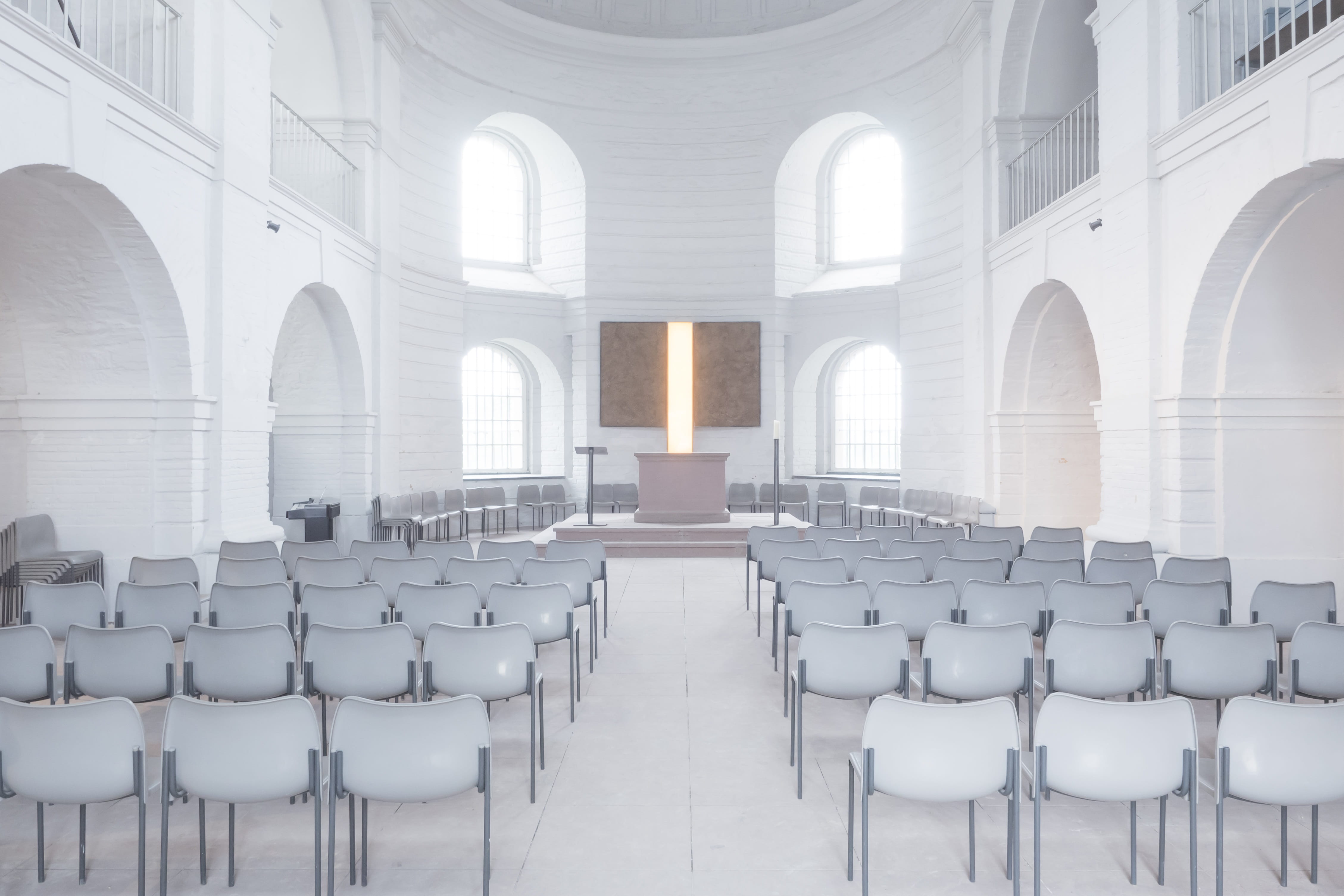 spirituality, white, white color, lounge, architecture, concrete, arrangement, belief, atmospheric, window, town hall, chair, marry, arch, wedding, wedding hall, HD Wallpaper
