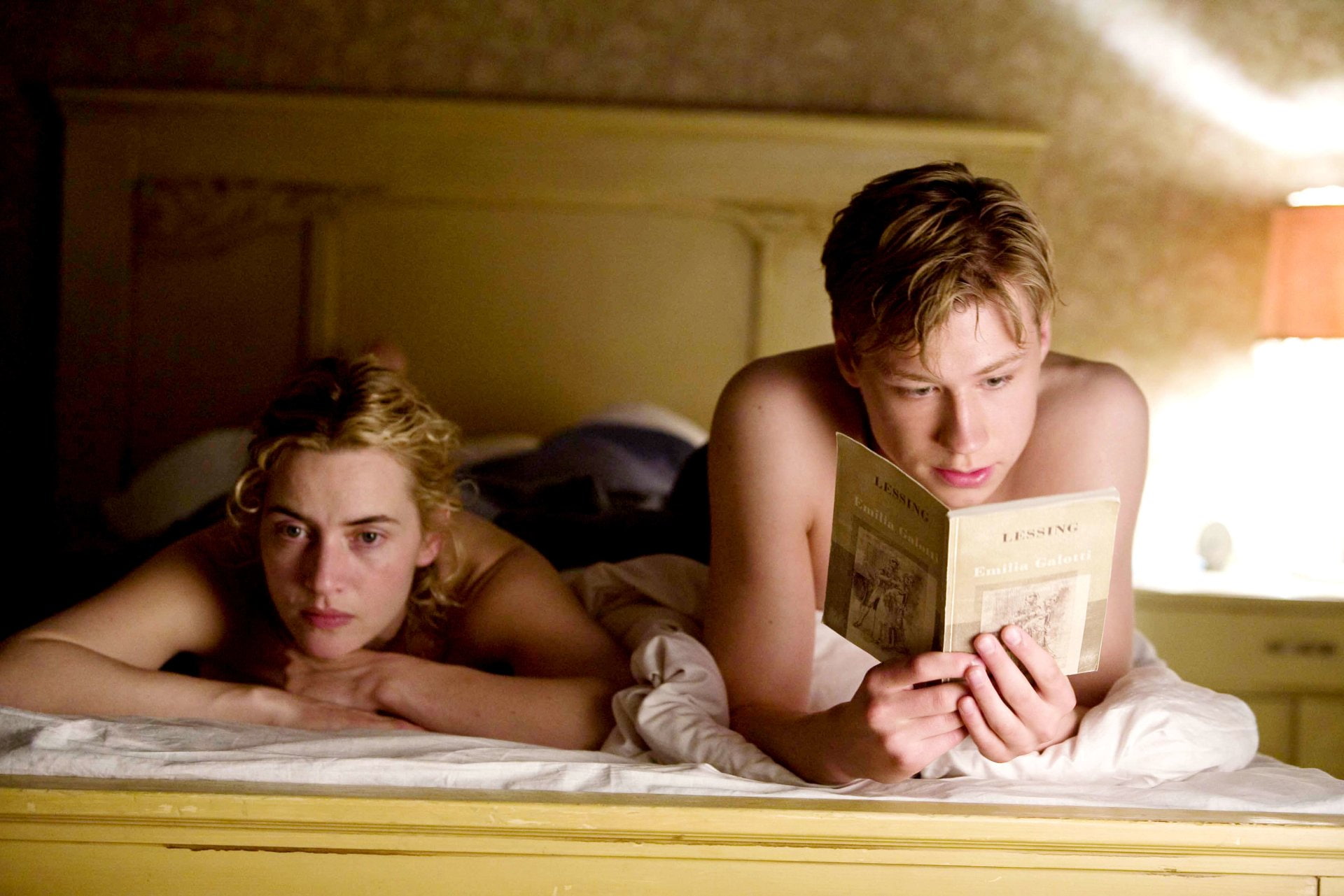 relaxation, 1080P, bed, Kate Winslet, portrait, David Kross, young adult, indoors, women, bedroom, Movie, togetherness, couple - relationship, lying down, HD Wallpaper