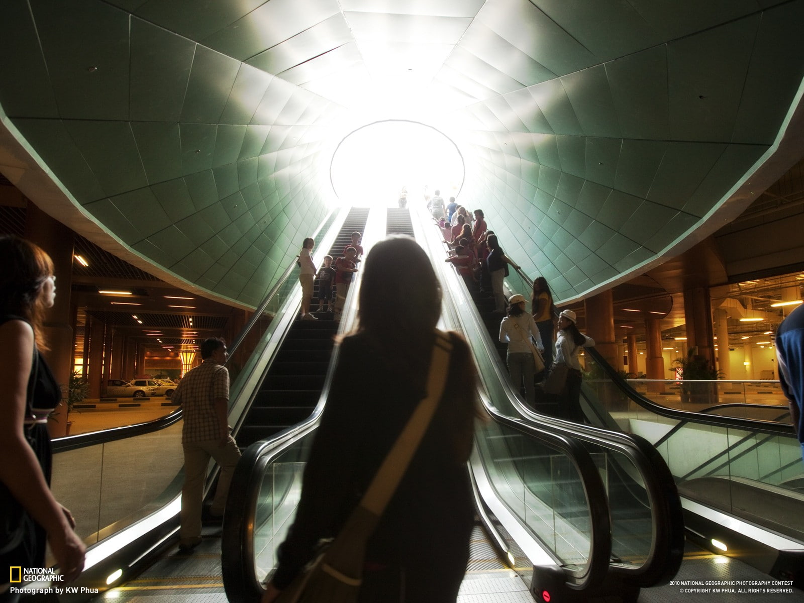 720P, National Geographic, escalator, depth of field, people, HD Wallpaper