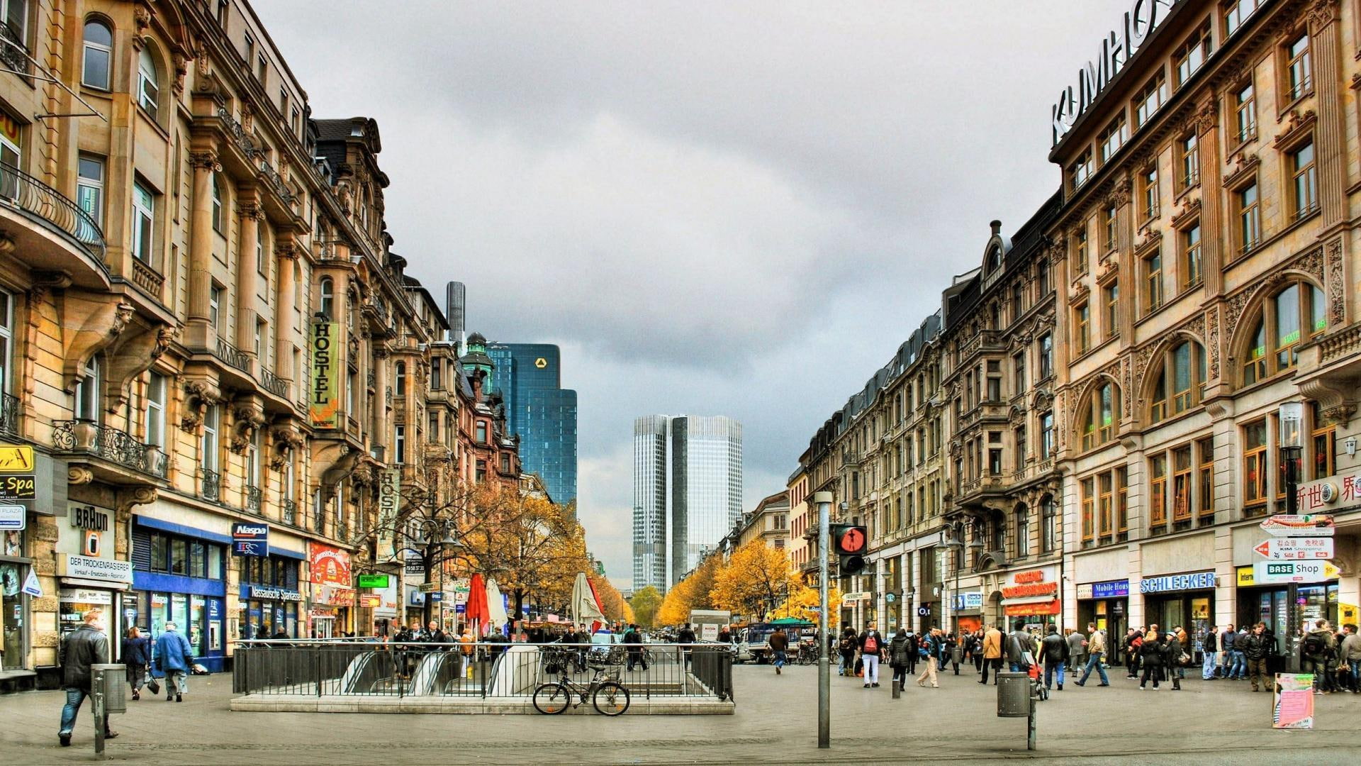1080P, brown, clouds, germany, buildings, escalator, busy, street, nature and landscapes, city, concrete, stores, people, storey, frankfurt, HD Wallpaper