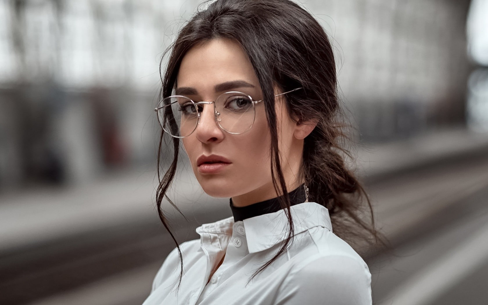 outdoors, fashion, beautiful woman, headshot, hair, one person, portrait, females, young women, looking at camera, women with glasses, architecture, 720P, HD Wallpaper