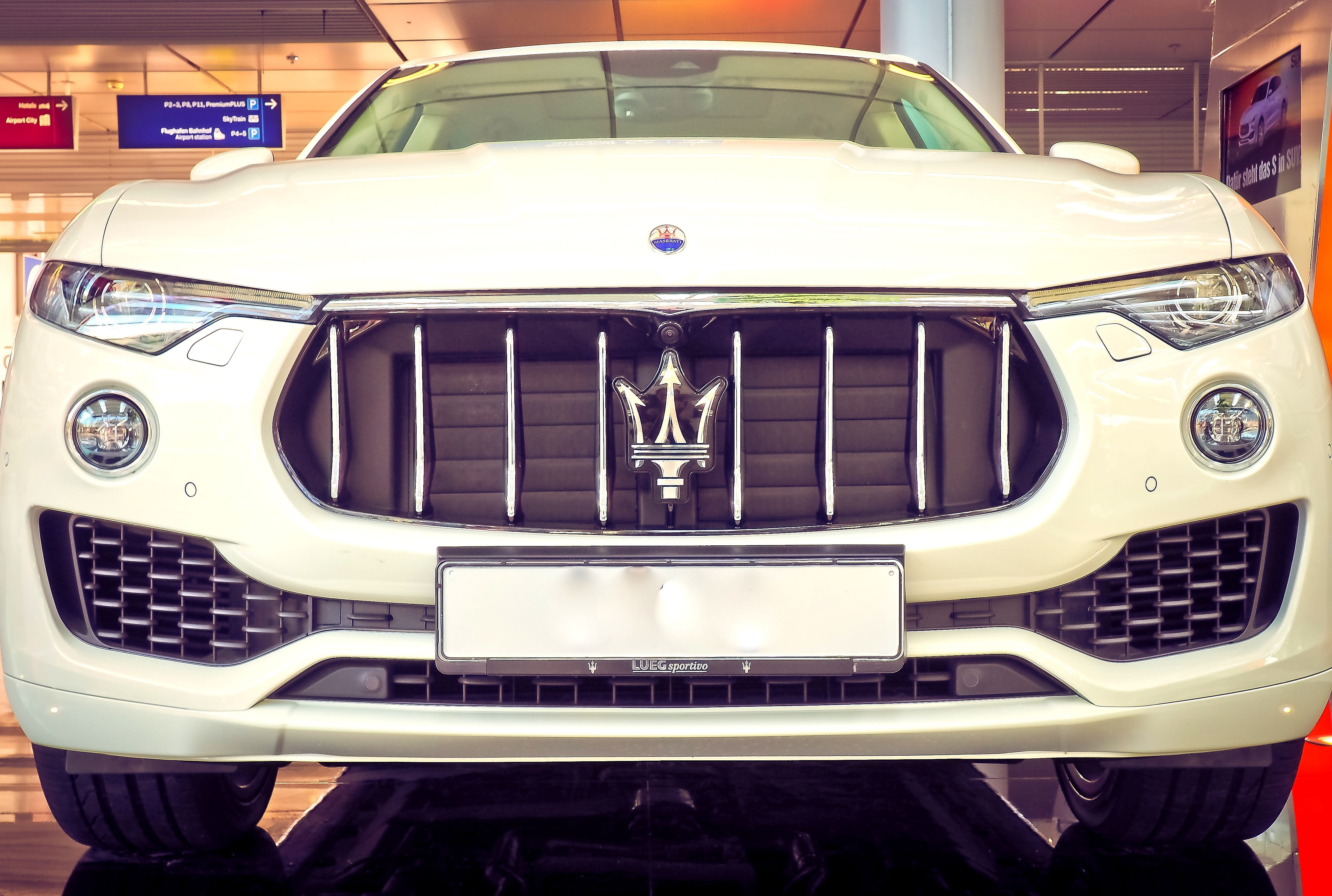 old-fashioned, fast, 4K, brand, italy, maserati levante, headlight, white, status symbol, style, vintage car, emblem, suv, dare, Automotive, sports car, HD Wallpaper