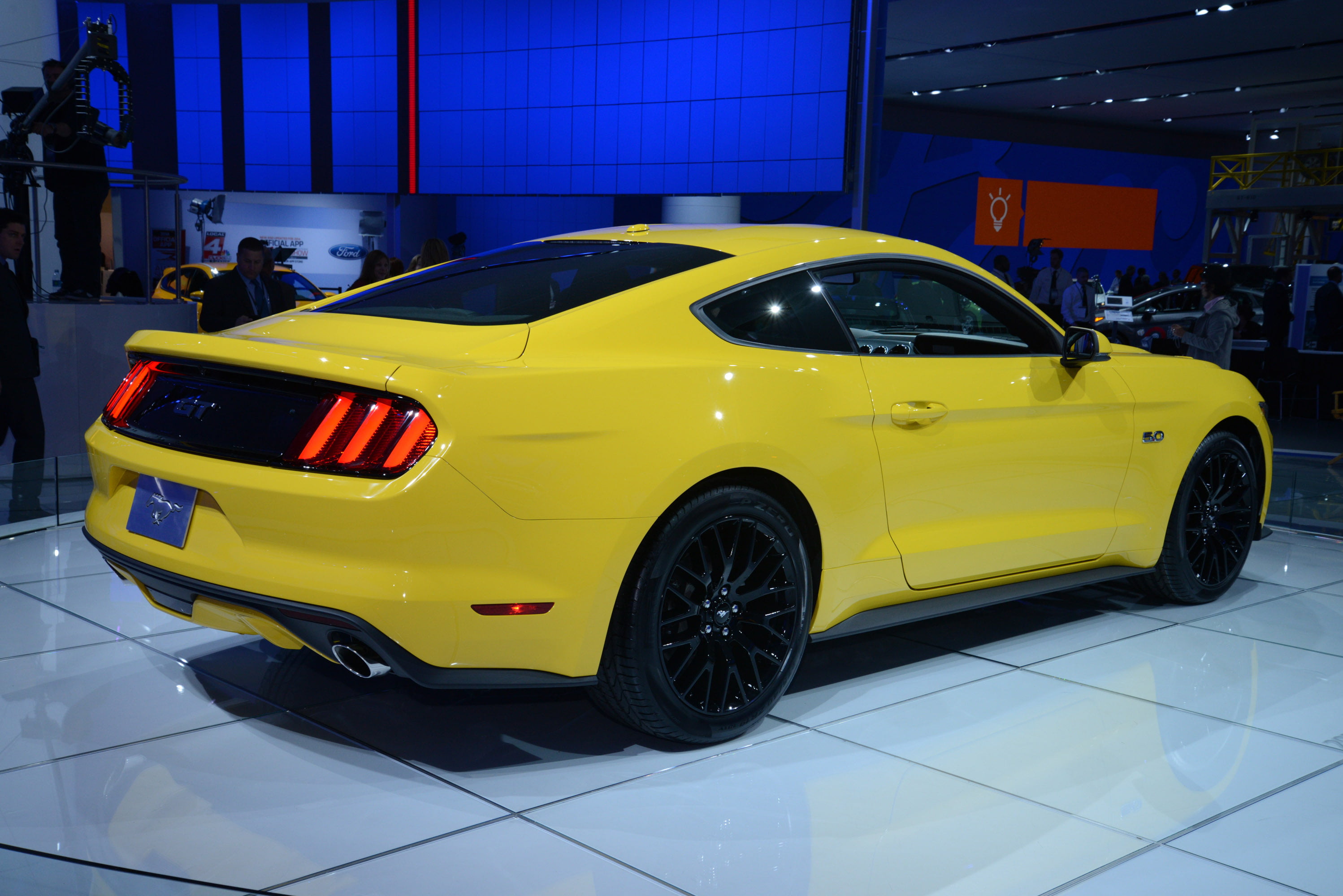 no People, editorial, stationary, reflection, architecture, sports Car, shiny, luxury, ford, mustang, street, public transportation, wheel, motor Vehicle, HD Wallpaper