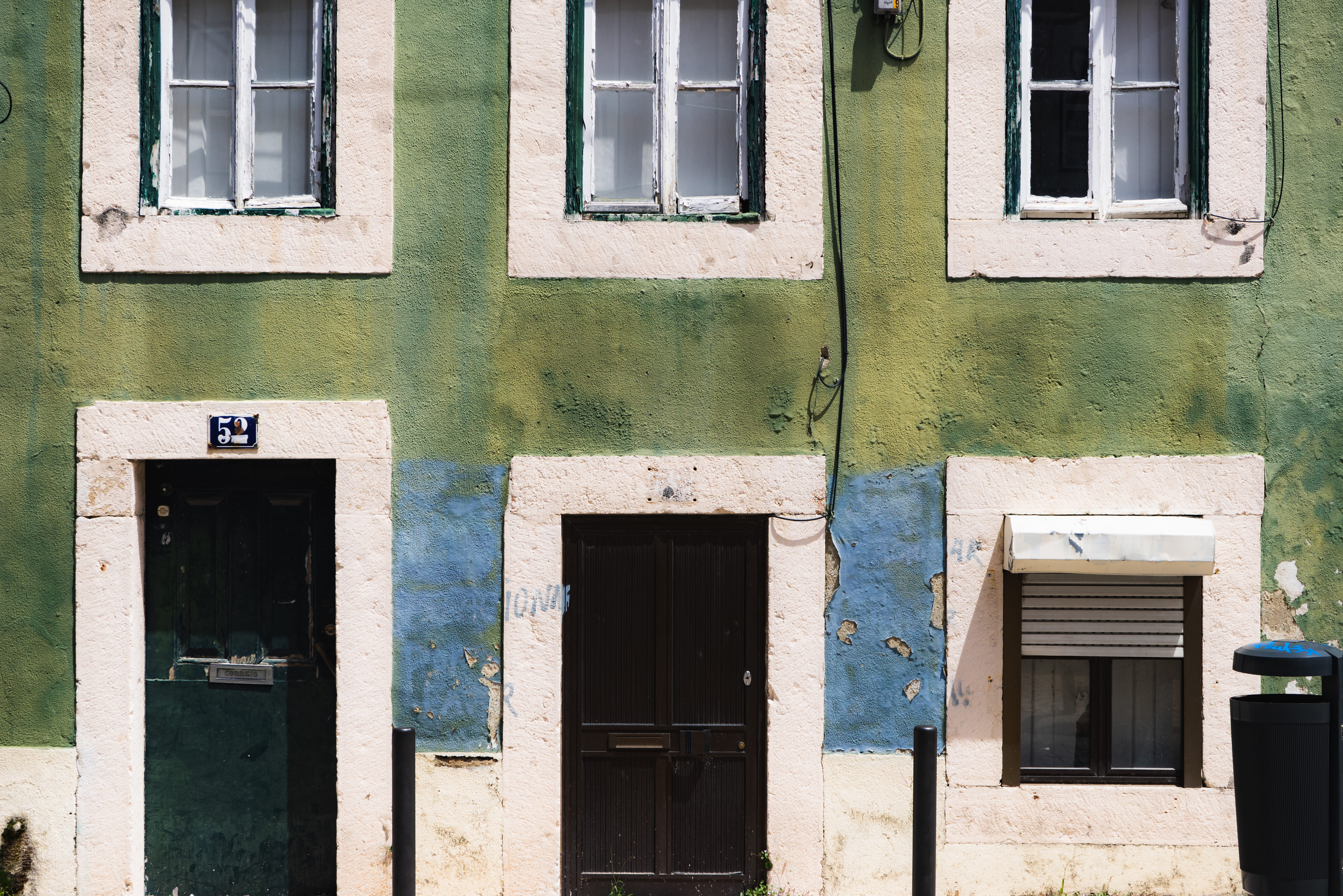 glass - material, closeup, street, peeling paint, old, lifestyle, in a row, sunlight, white, photo, house, open, entrance, living, 52, grid, building exterior, HD Wallpaper