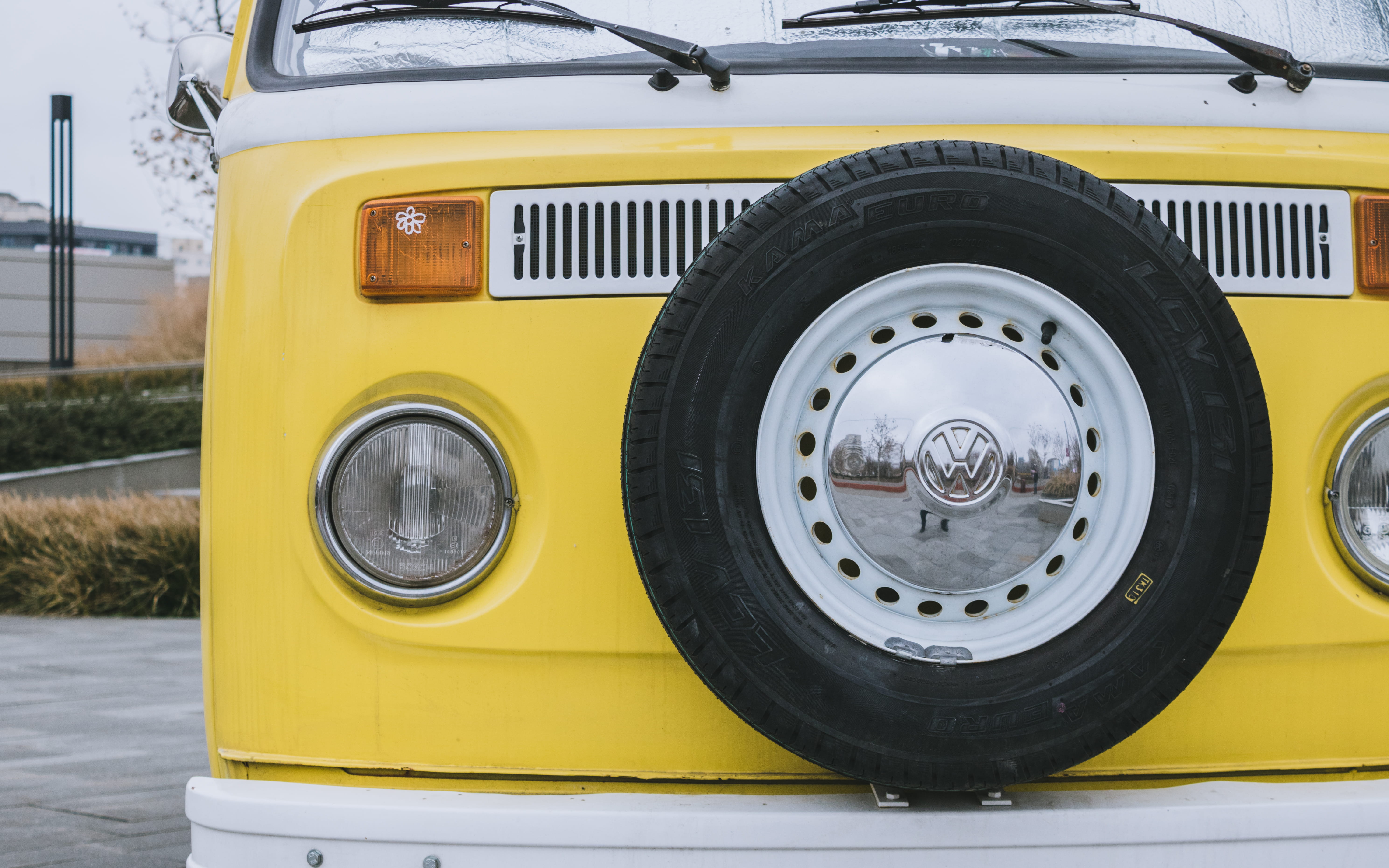 close-up, stationary, symbol, automobile, tire, shape, outdoors, no people, gown, wheel, road, vehicle, public transportation, chrome, geometric shape, HD Wallpaper