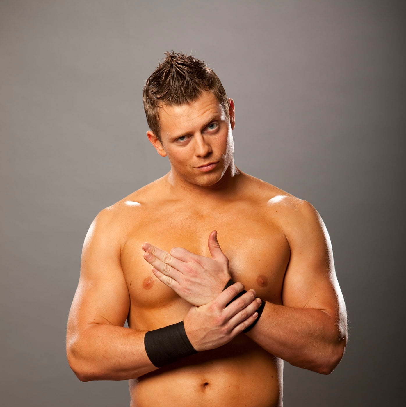 young men, heavyweight championship, indoors, WWE, 720P, chest, adult, human body part, strength, hand, standing, healthy lifestyle, one person, world champion, Phone HD Wallpaper
