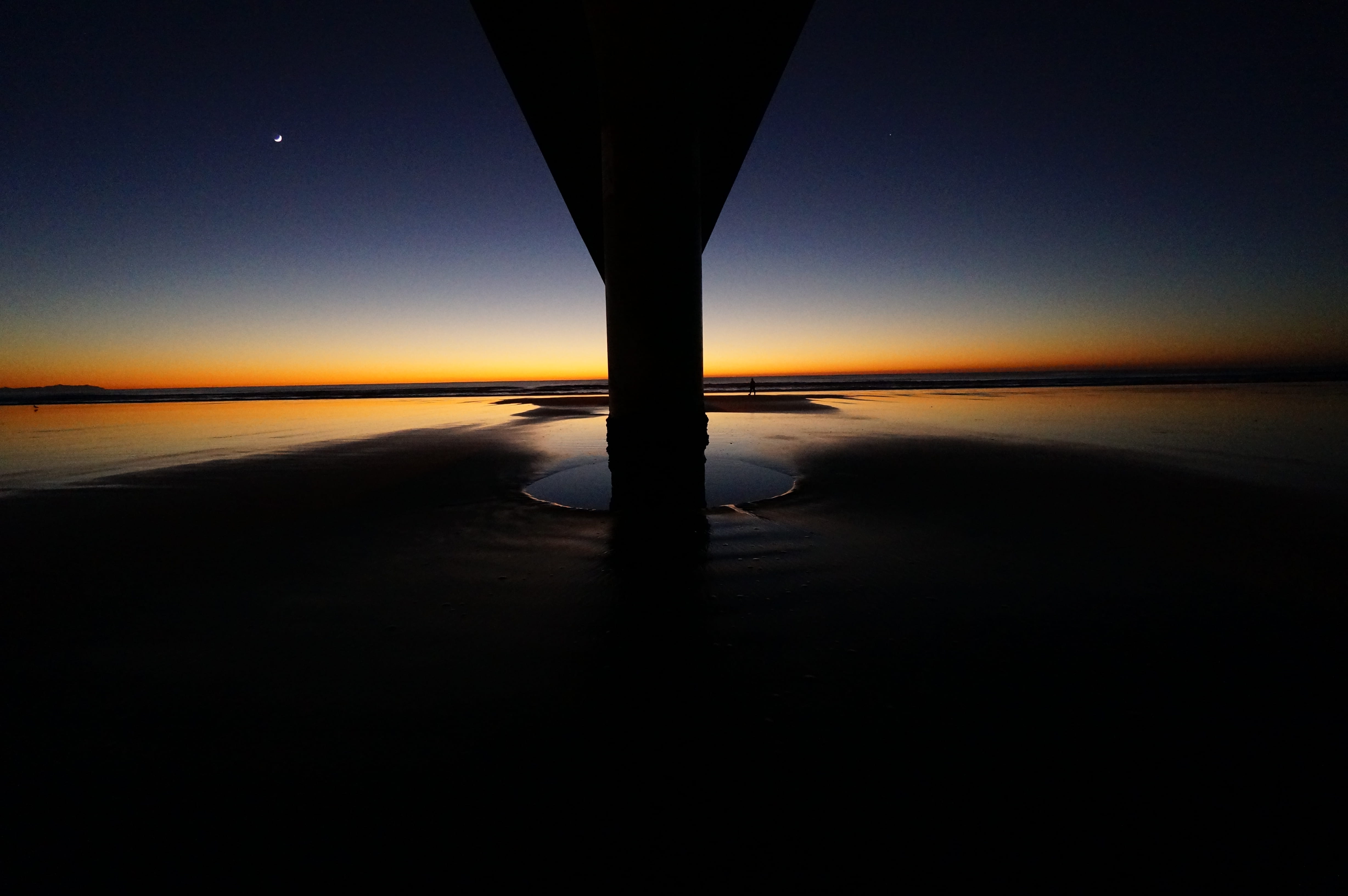 coloumn, astronomy, sea, kissed, morning, sunrise, 4K, water, behind, eventide, beauty in nature, beach, land, new, evening, no people, horizon over water, HD Wallpaper