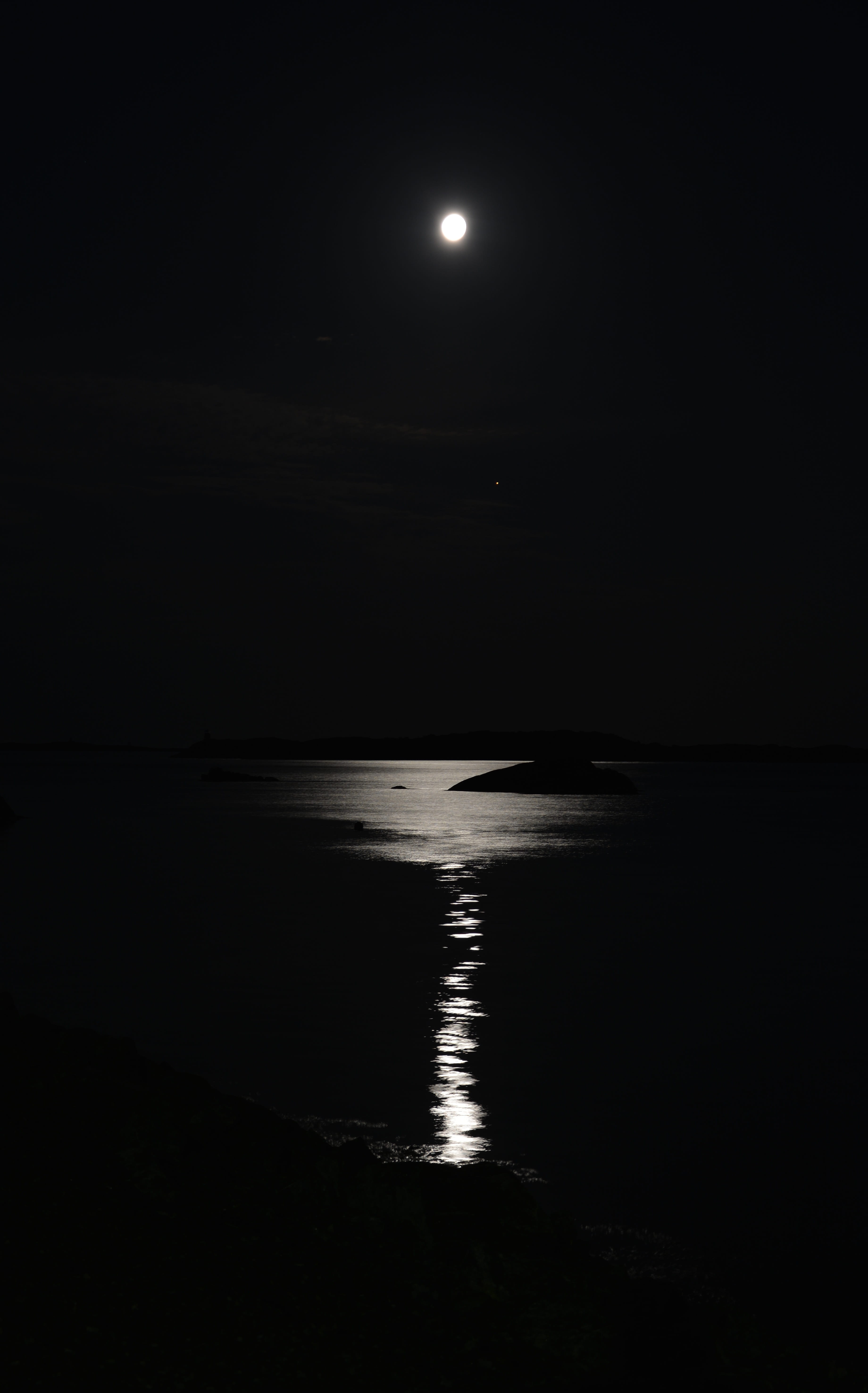 star, outdoors, himmel, scenics - nature, tranquility, water, night, reflection, nature, silhouette, moonlight, 5K, sky, full moon, no people, moon, tranquil scene, Phone HD Wallpaper