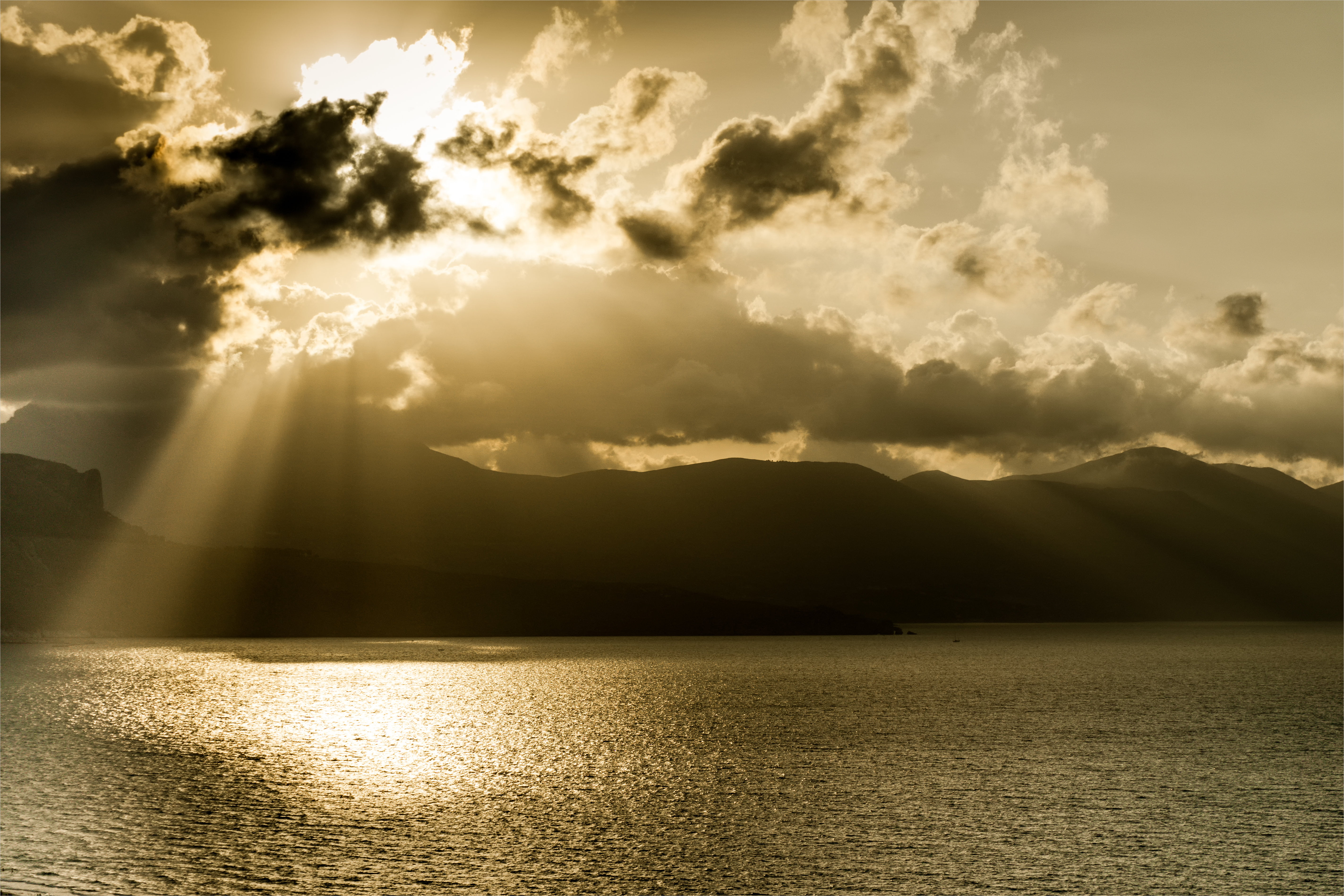 sea, Silhouette, Sicilia, reflection, nature, mountain, Explore, Italien, Natur, sunlight, cloudy, 5K, sun, landscape, behind, clouds, cloud - Sky, Wolken, HD Wallpaper