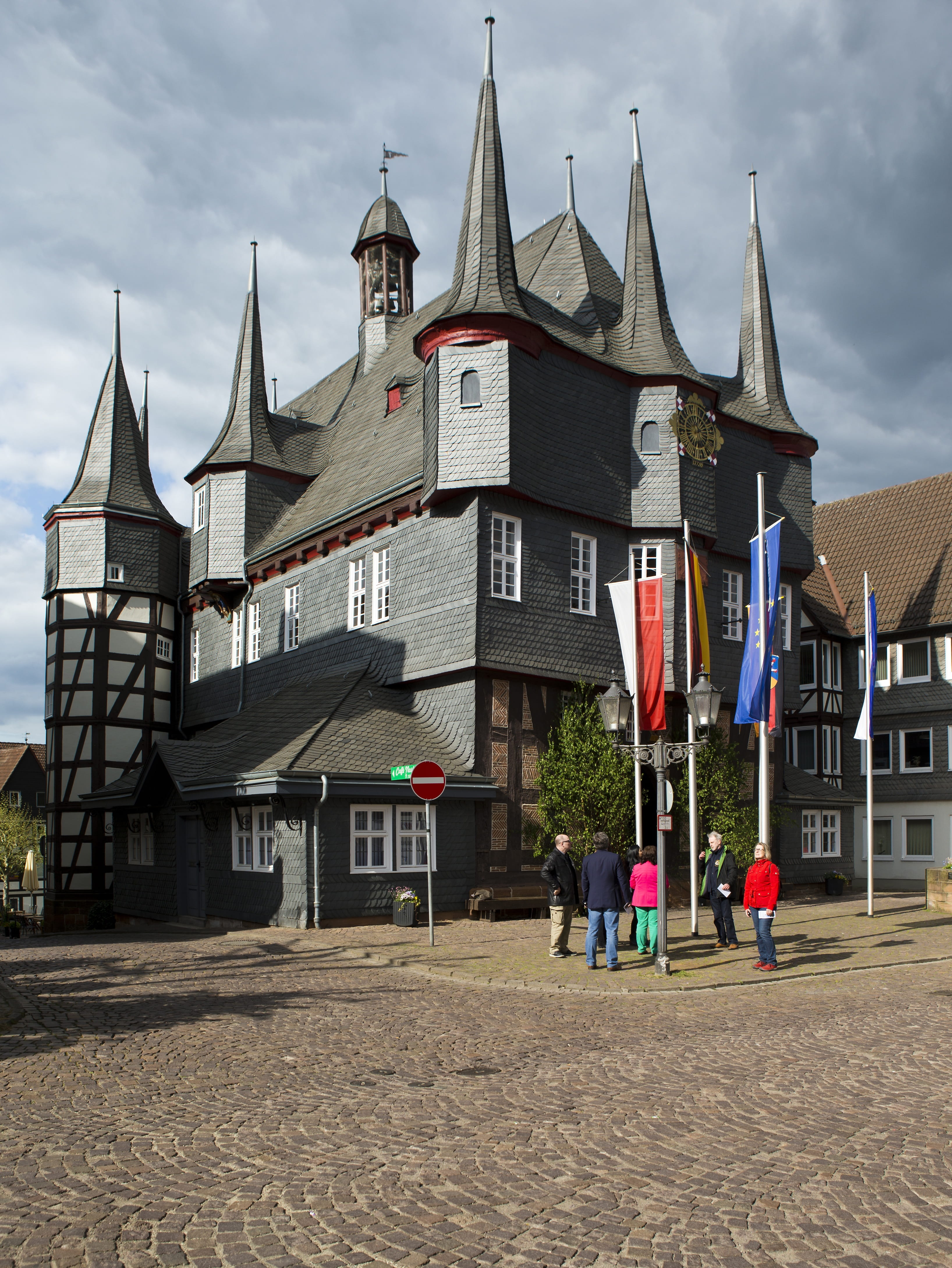 Town Hall, nature, frankenberg town hall, place of worship, real people, 500 years old, history, landmark, city, building, flag, sky, cloud - sky, architecture, Phone HD Wallpaper