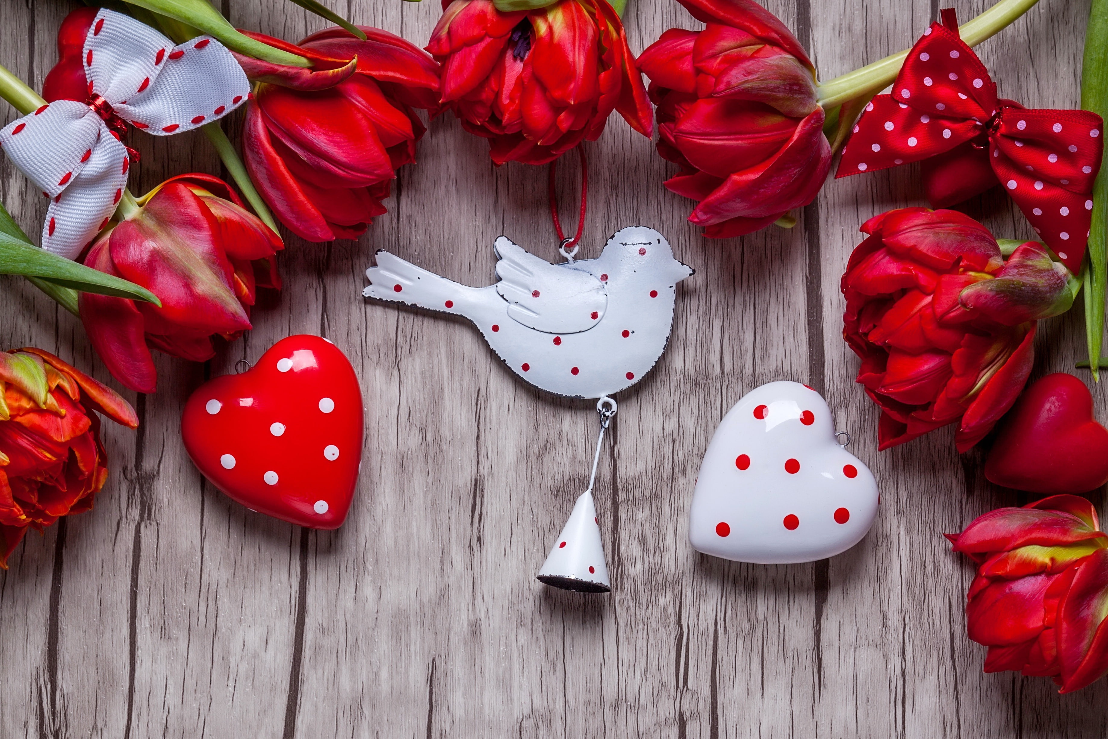 love, valentine`s day, hearts, 2K, tulips, flowers, red, romantic, HD Wallpaper