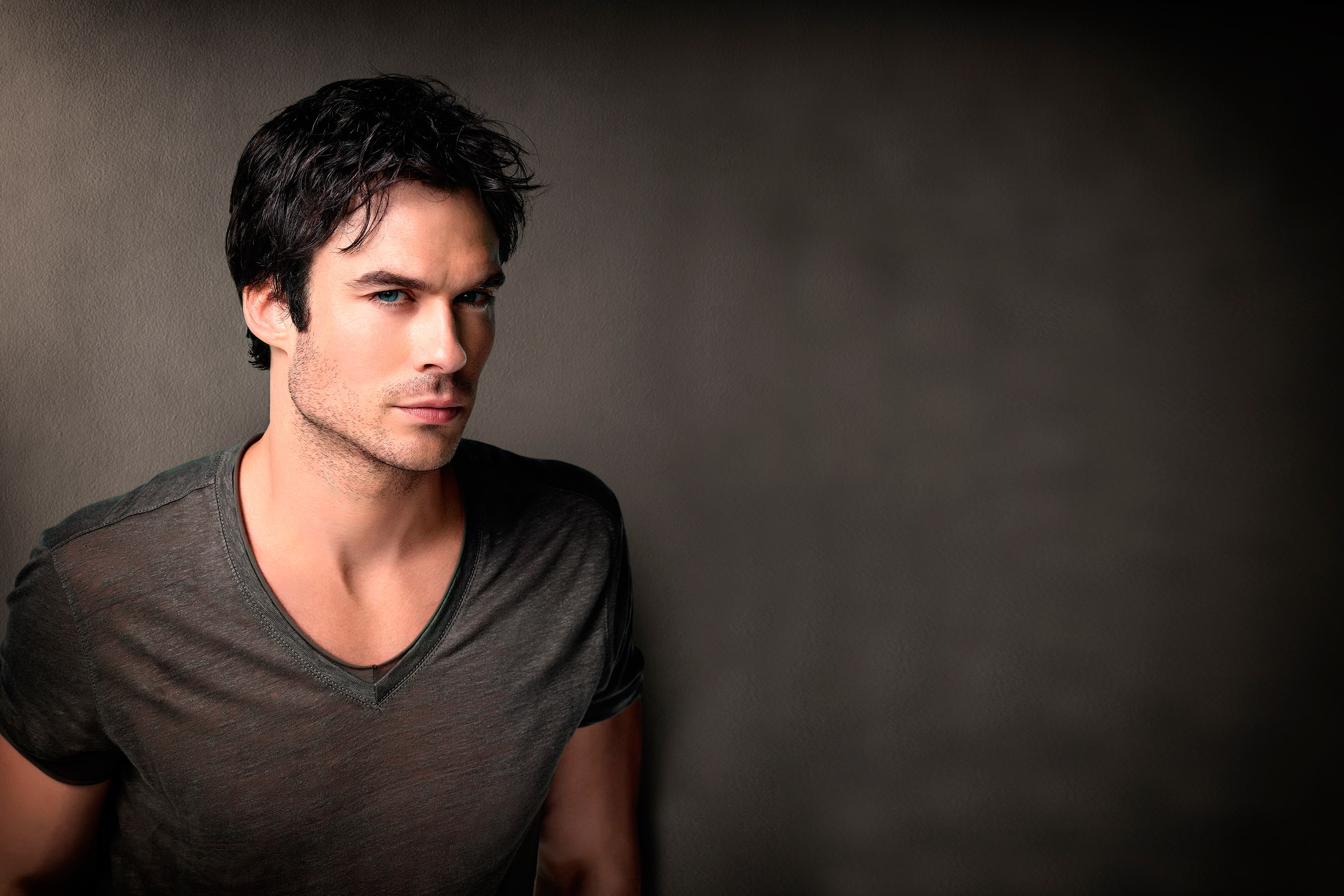 serious, young men, depression - sadness, 2K, looking, photographer, young adult, contemplation, The Vampire Diaries, adult, Nino Munoz, copy space, handsome, HD Wallpaper