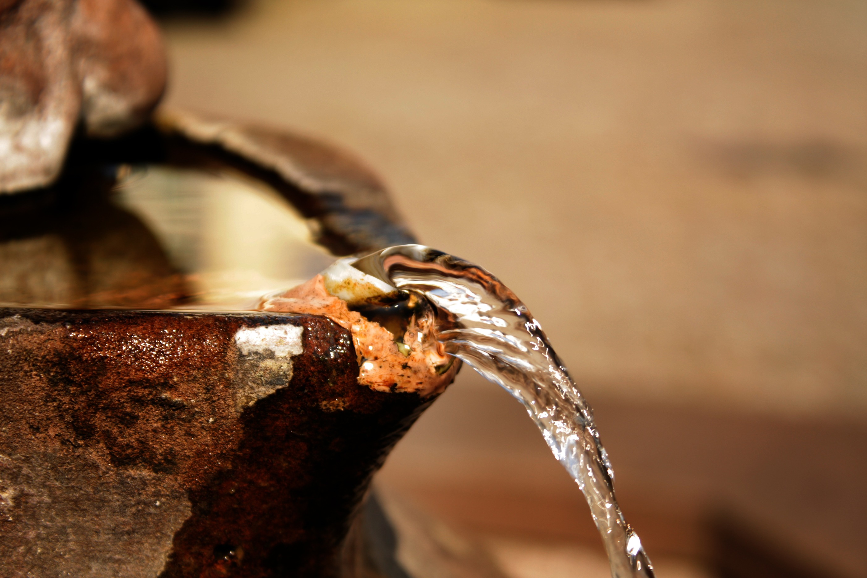 jet, view, insect, partial view, no people, rusty, selective focus, nature, animal, water, old, fountain, outdoors, water feature, metal, animals in the wild, HD Wallpaper