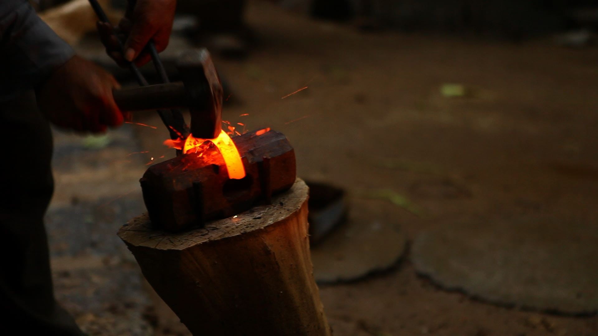 human body part, in rural areas, fire - Natural Phenomenon, real people, fire, metal, 1080P, deep color, holding, one person, blacksmith, hand, nature, HD Wallpaper