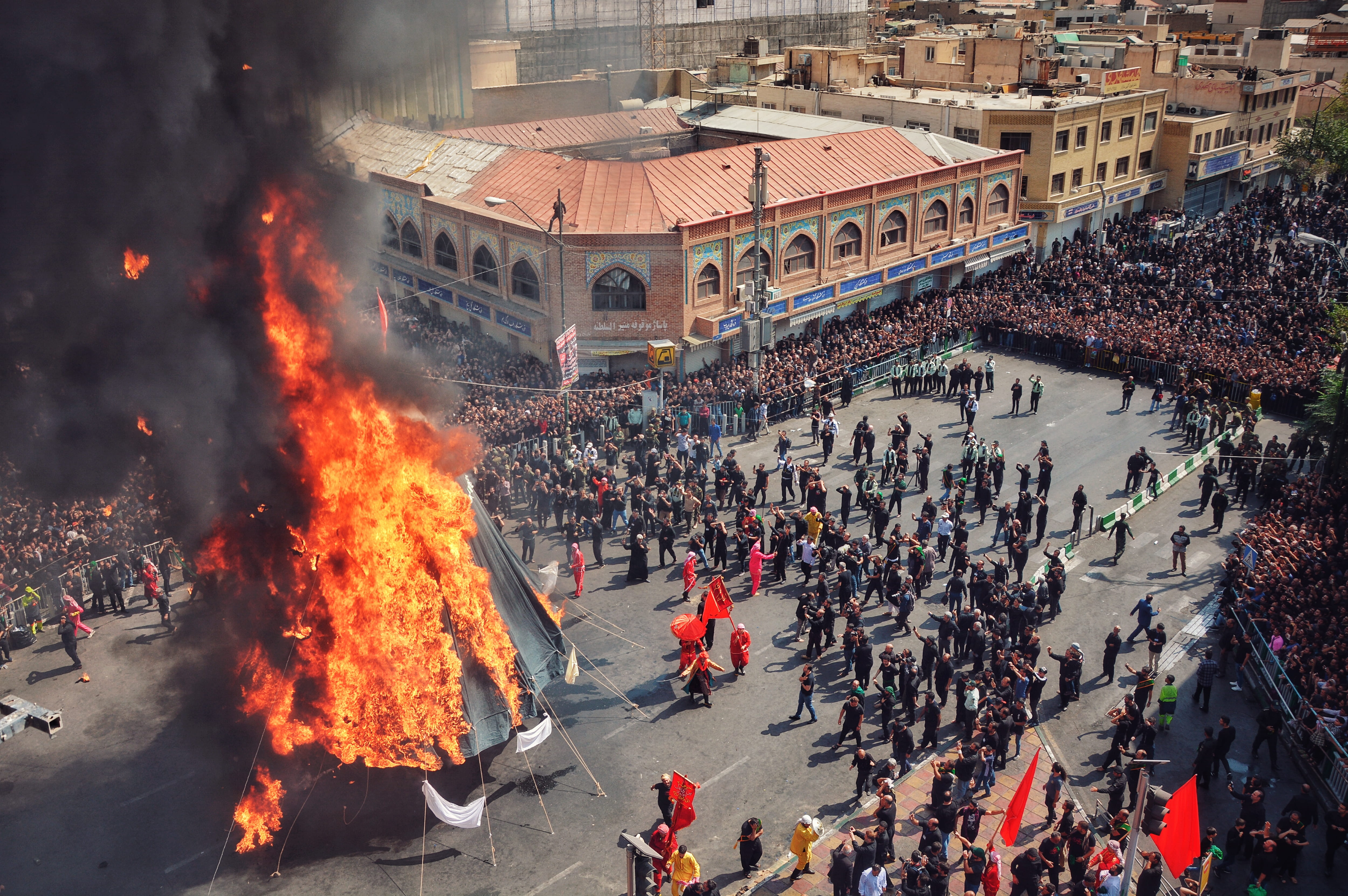 4K, smoke, surrounded, tehran, men, street, daytime, heat, burning, iran, group, building, people, urban Scene, hussein, outdoors, grand bazar, celebration, HD Wallpaper