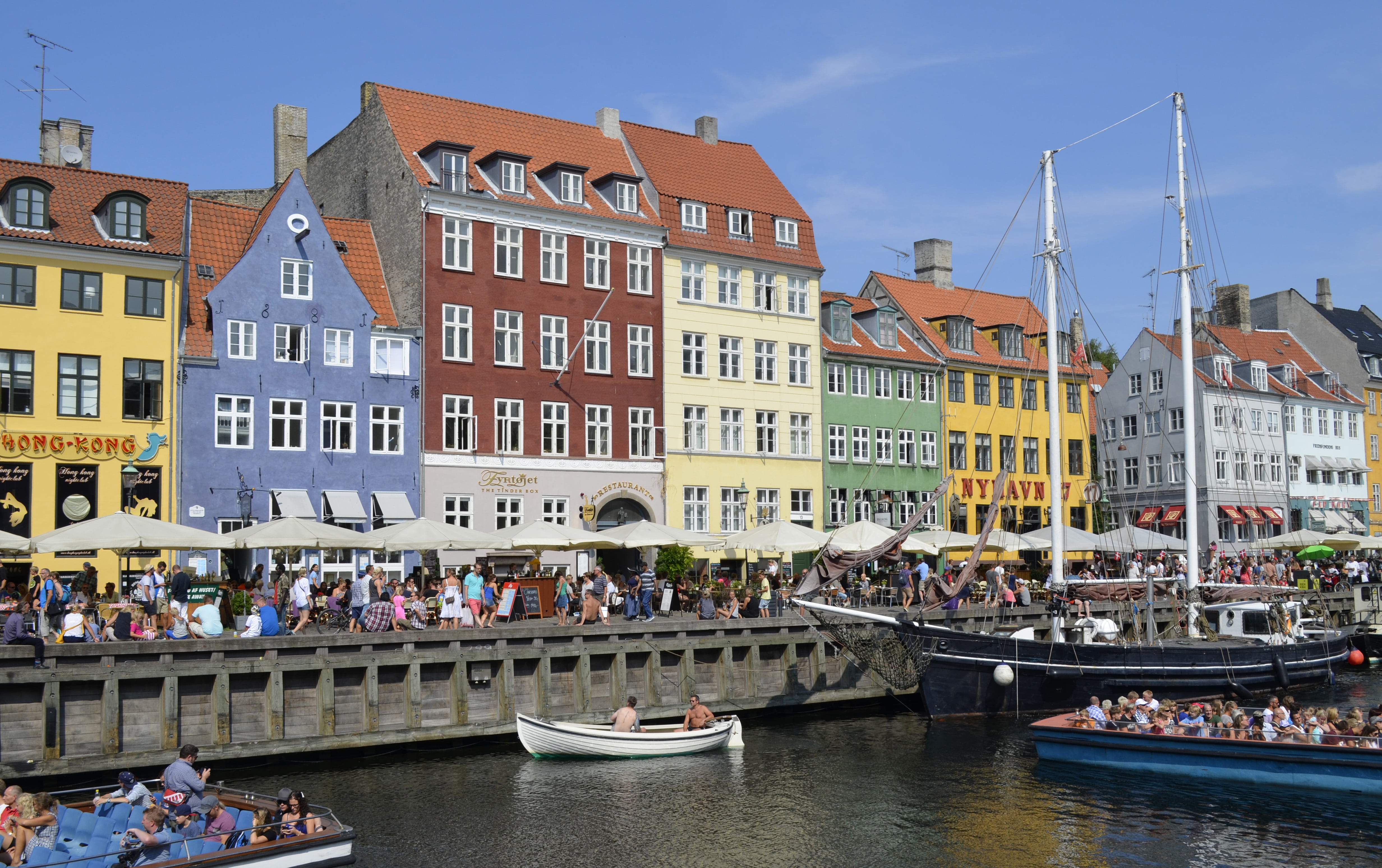 nyhavn, restaurants, sol, boat, tinder box, blue sky, denmark, water, attraction, travel destinations, c, bars, red, christian 5, 4K, travel, cafes, nature, HD Wallpaper