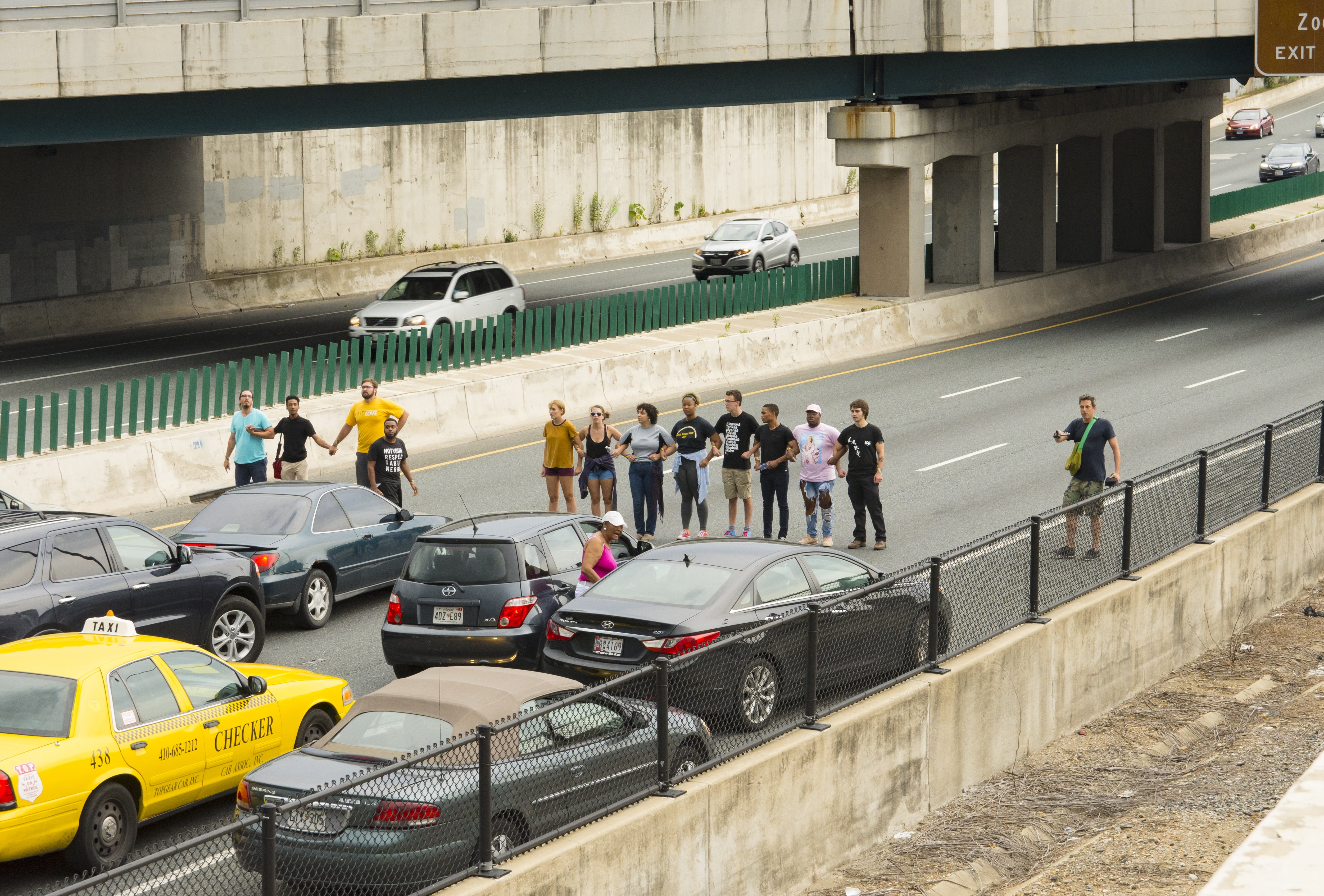 city, 4K, occupation, police, block, arrest, crowd, group of people, protest, interstate, architecture, building exterior, outdoors, signs, street, old, HD Wallpaper