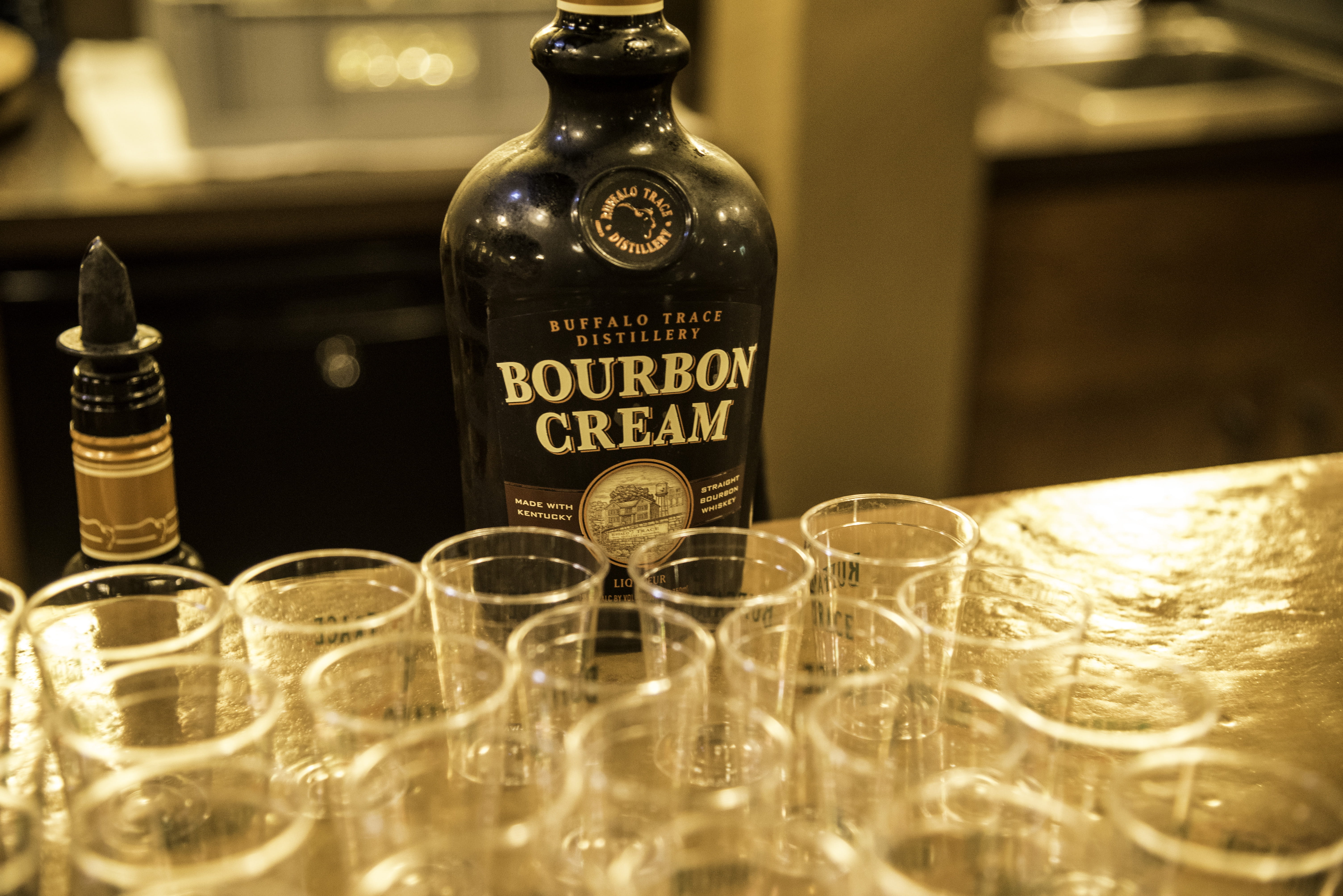 refreshment, food and drink, table, glass, trace, cup, public domain, tasting, distillery, 5K, container, indoors, bar counter, Cream, text, bourbon, drinking, HD Wallpaper
