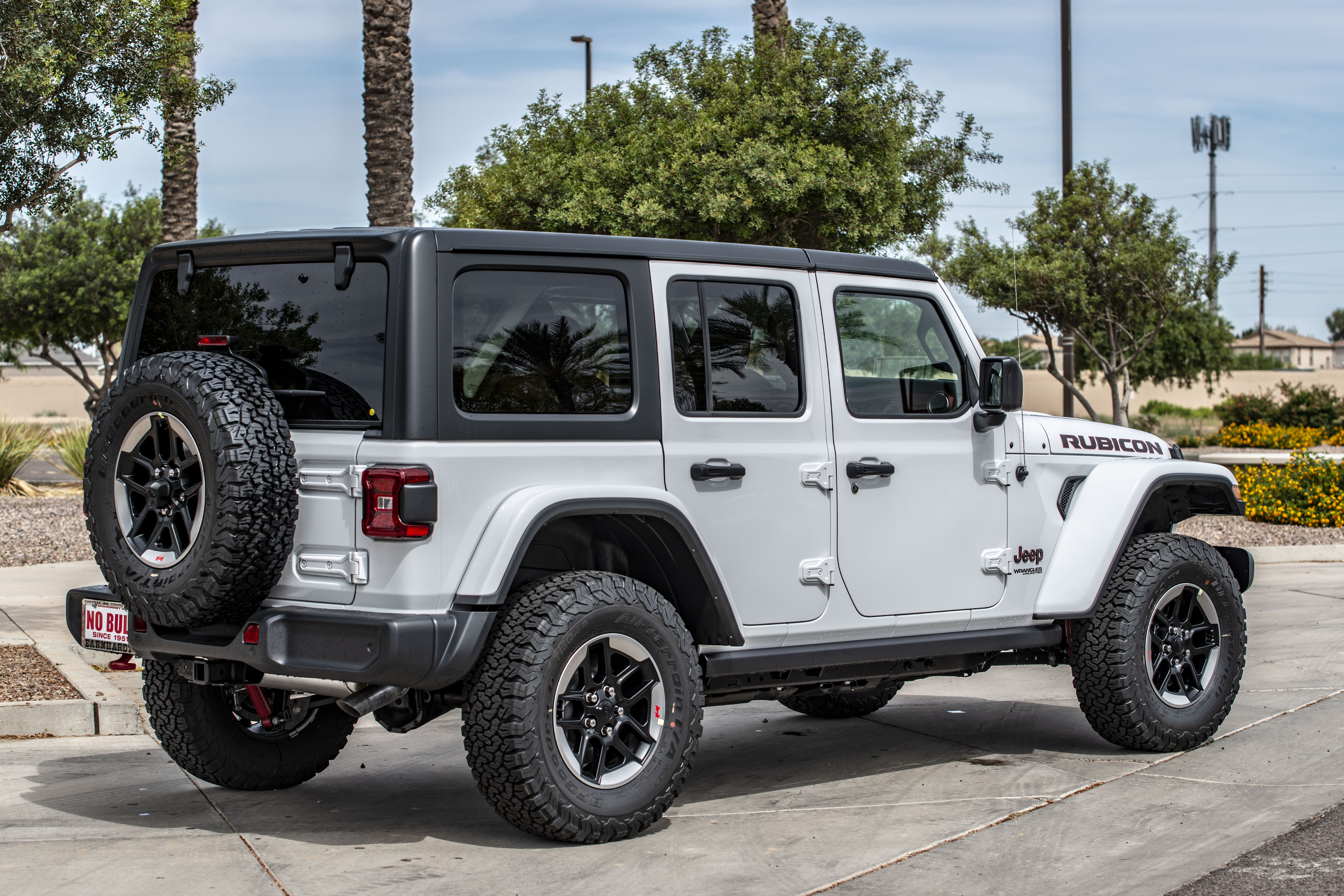 vehicle, wheel, mode of transportation, SUV, wrangler rubicon, city, day, outdoors, road, white, off road, street, stationary, parked, plant, off-road vehicle, HD Wallpaper