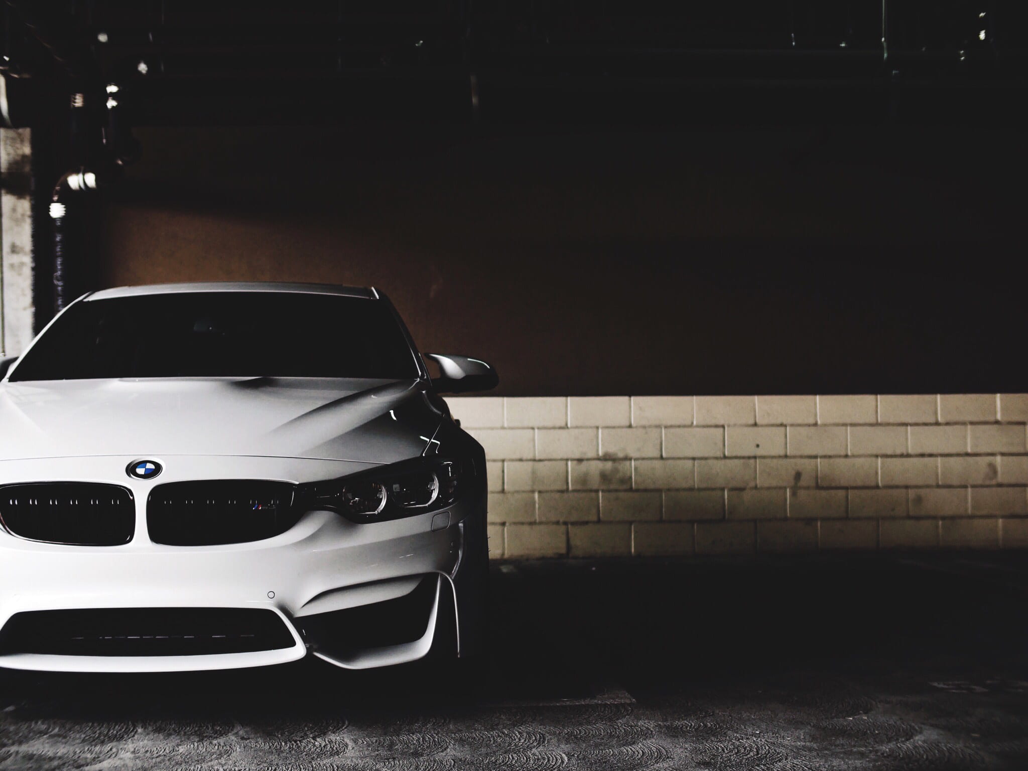 clean, hot, no people, tiled floor, parked, near, white, competition, still life, garage, 1080P, summer, architecture, land vehicle, fall, autumn, indoors, HD Wallpaper