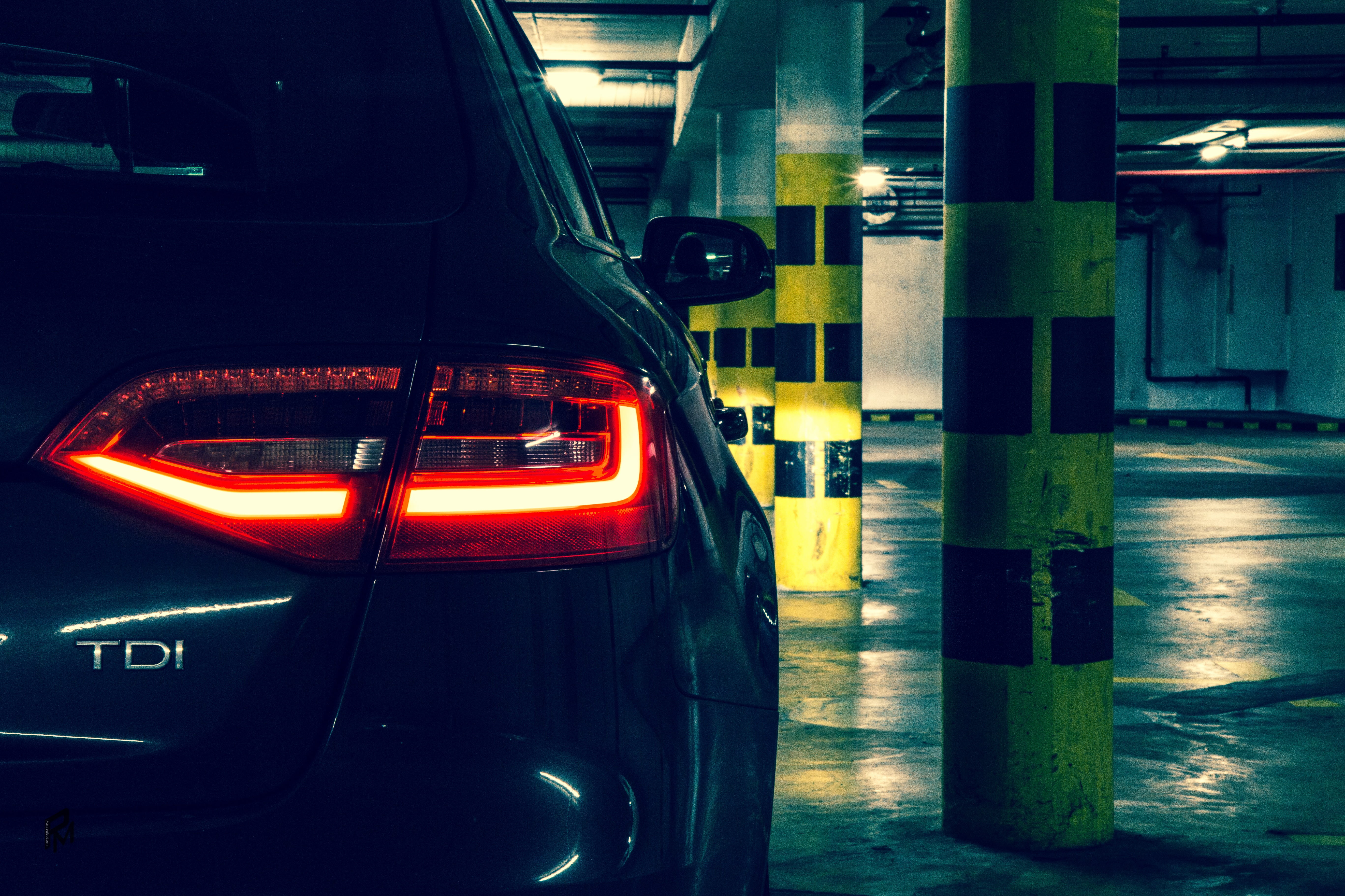 vehicle light, architecture, city, pkw, taillight, mode of transportation, no people, public transportation, transportation, photography, architectural column, HD Wallpaper