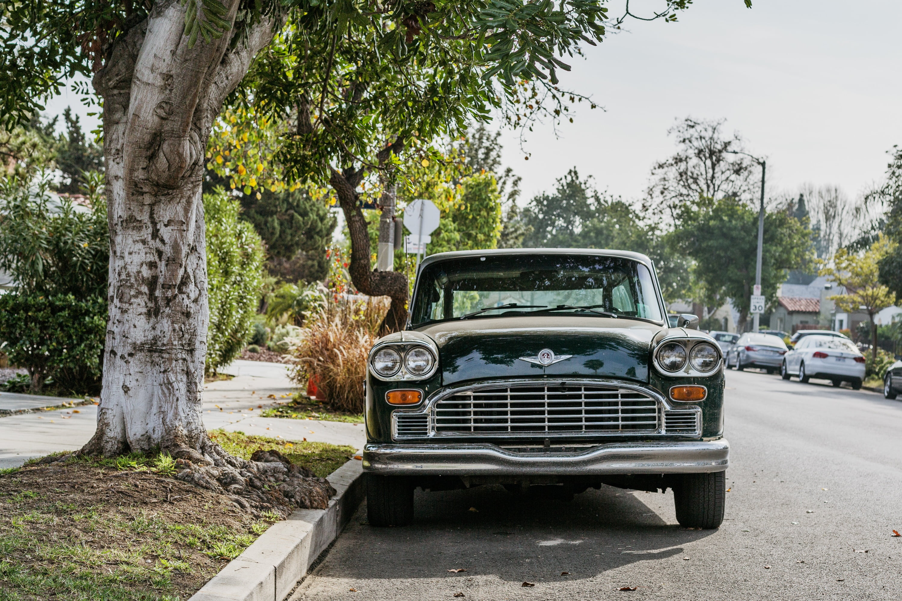 motor vehicle, 2K, car, architecture, black, no people, transportation, nature, near, chrysler, retro styled, mode of transportation, road trip, rural scene, HD Wallpaper
