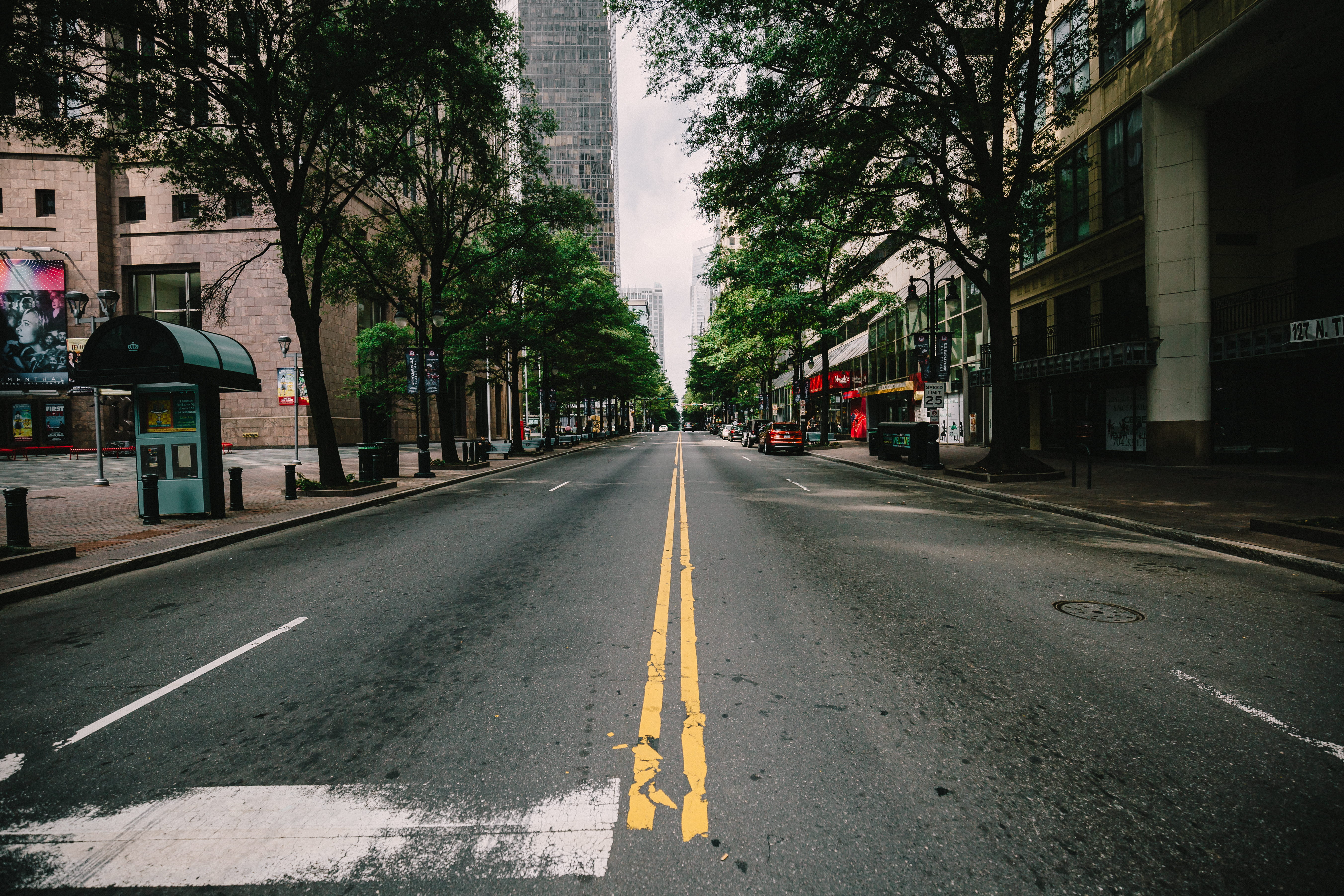 building exterior, outdoors, symbol, vanishing point, building, empty street, urban, nc, diminishing perspective, sign, day, dividing line, built structure, HD Wallpaper