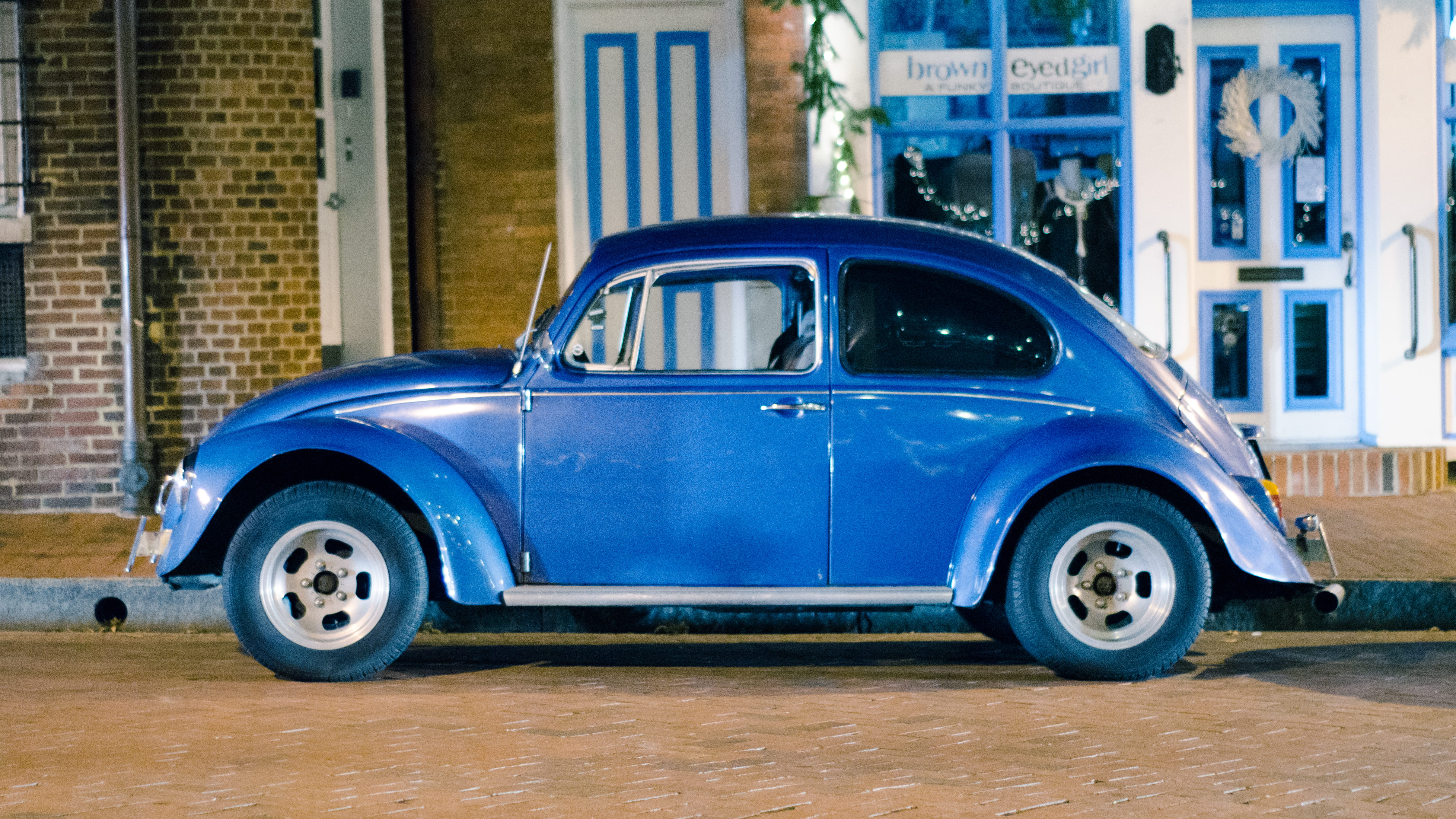 beetle, silver colored, architecture, mode of transportation, building, building exterior, motor vehicle, stationary, blue, vintage car, city, 4K, street, HD Wallpaper