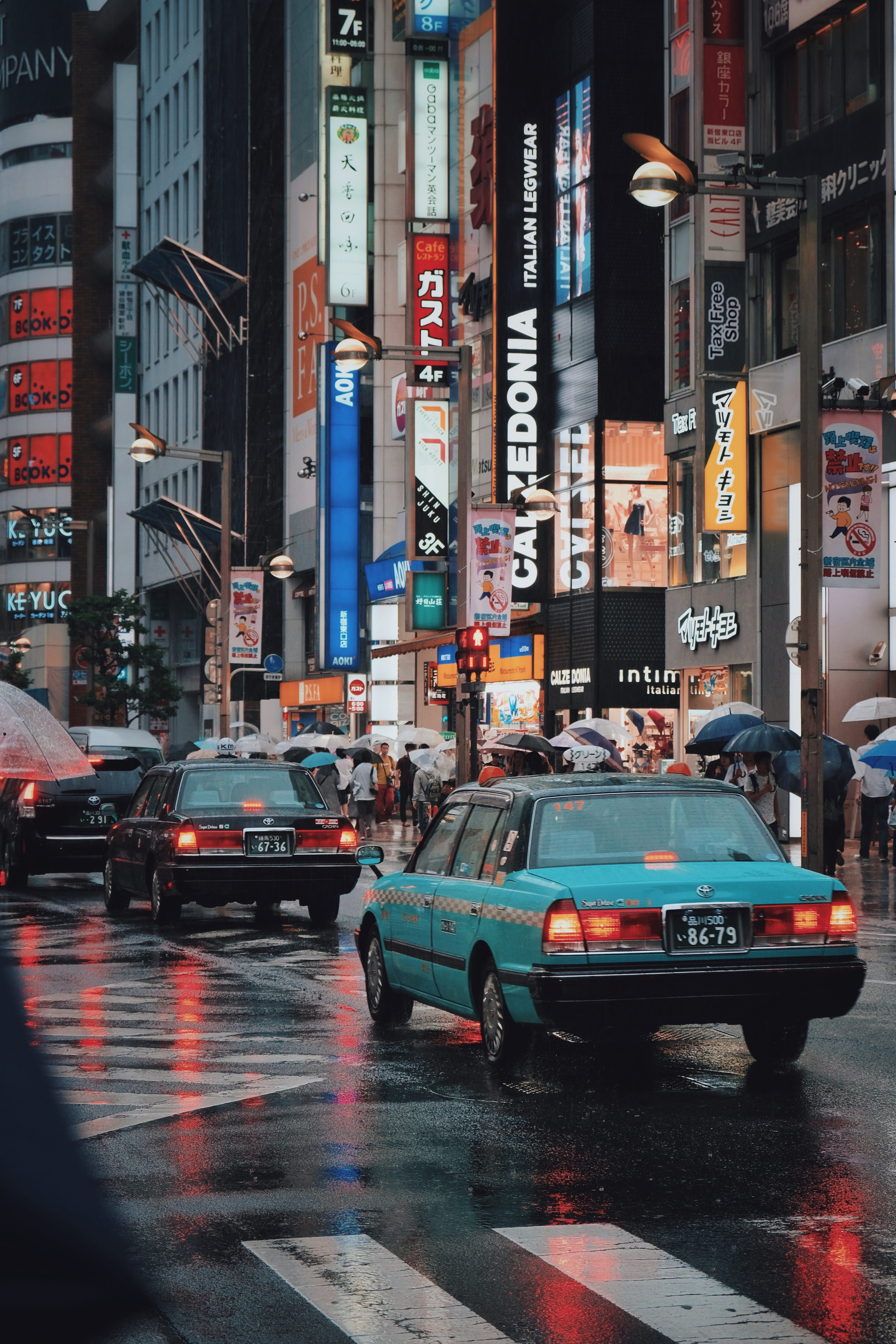 incidental people, outdoors, built structure, rain, tokyo, store front, motion, car, rainy, metropoli, city, taxi, transportation, city street, dark, rainy day, Phone HD Wallpaper
