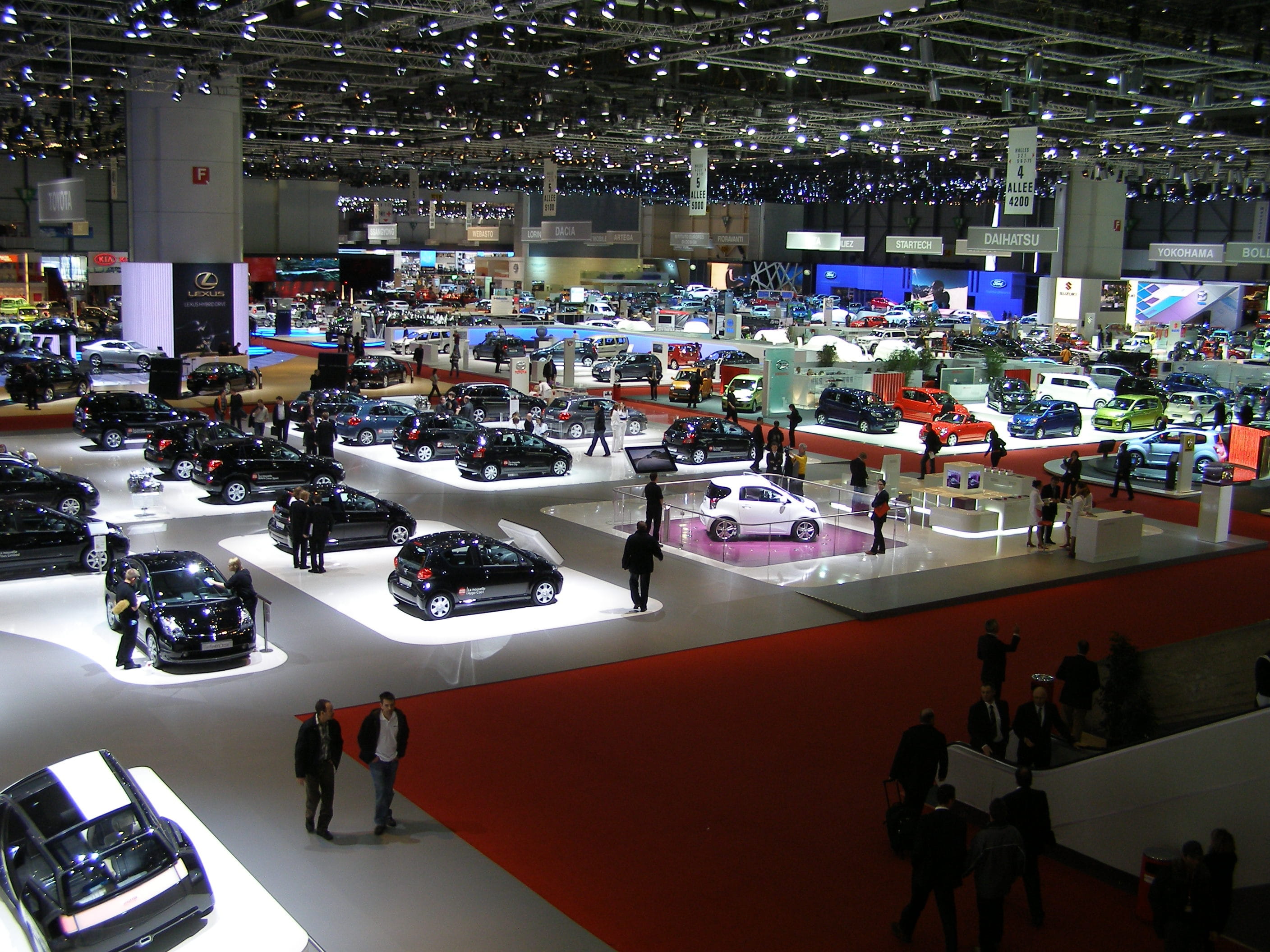 automotive, large group of people, lifestyles, indoors, illuminated, people, men, transportation, Automobile, real people, business, leisure activity, factory, HD Wallpaper