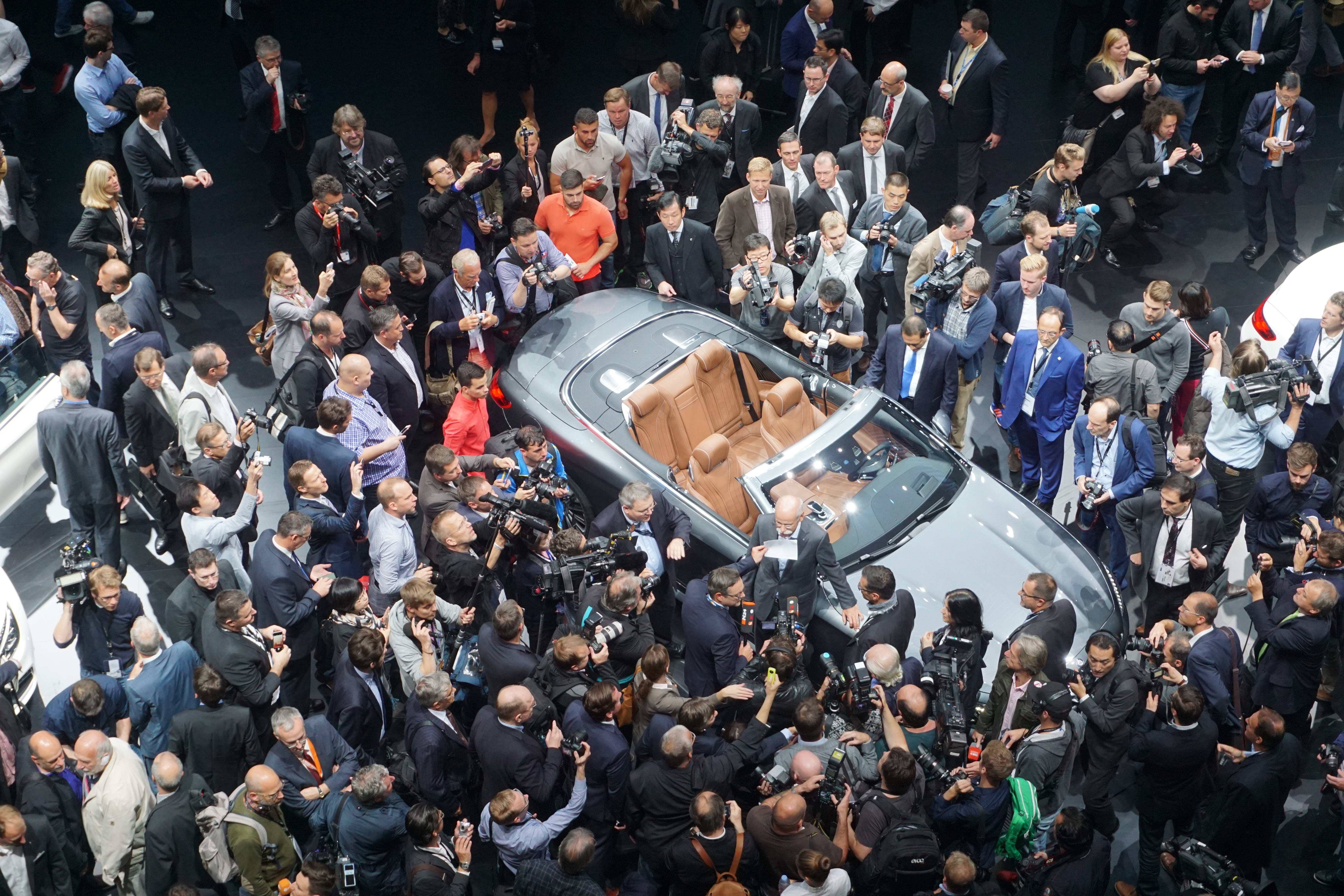 at the motorshow, group of people, women, city, many, day, men, onlookers, the crowd, leisure activity, high angle view, lifestyles, real people, togetherness, HD Wallpaper