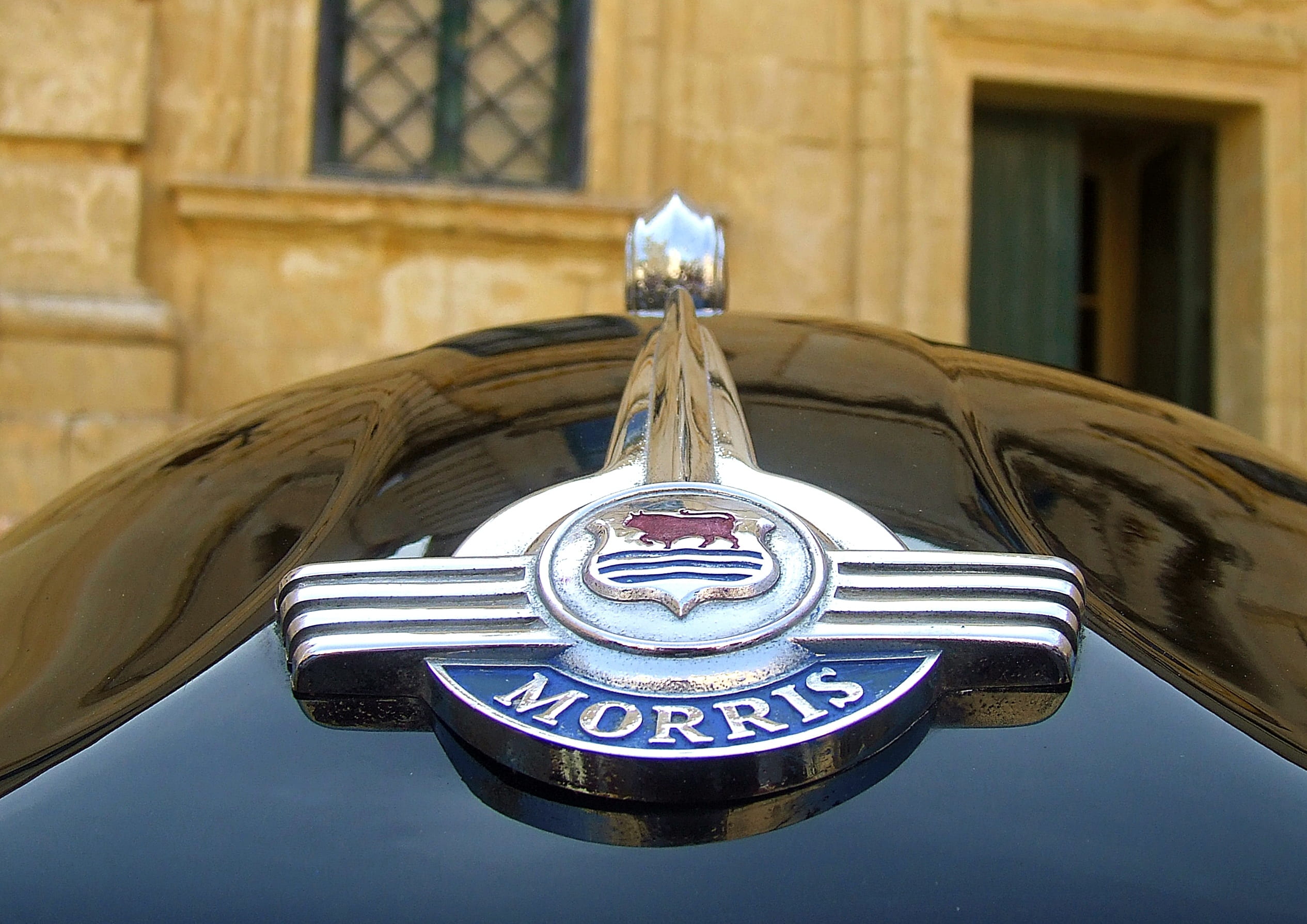front, classic, communication, building, bonnet, vetran car, retro, focus on foreground, history, architecture, motor vehicle, uk, morris minor 1000, city, HD Wallpaper