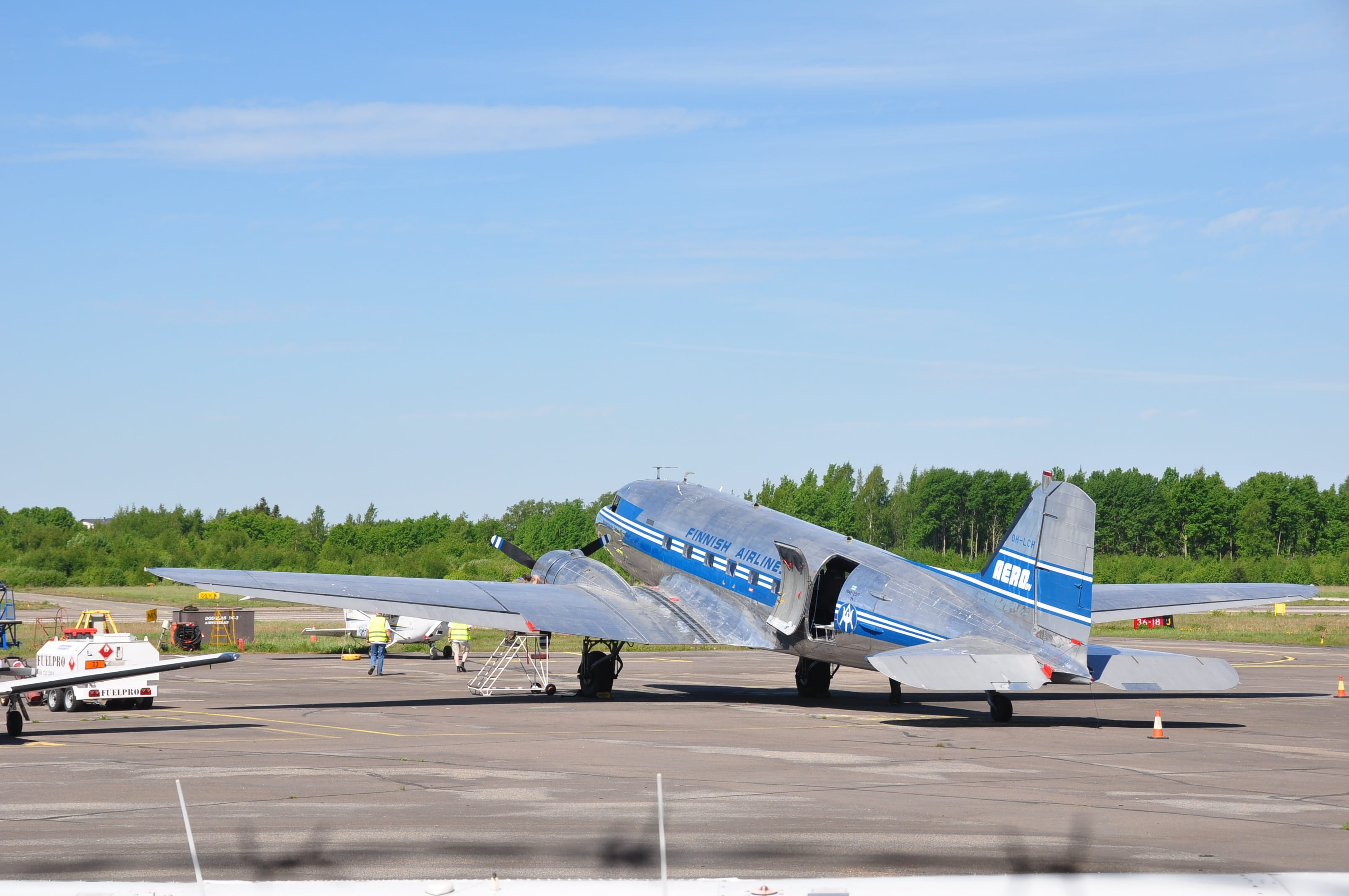 plane, airplane, no people, aircraft, airport, aerospace industry, luxury, clear sky, sunlight, copy space, nature, helsinki, day, corporate jet, stationary, HD Wallpaper