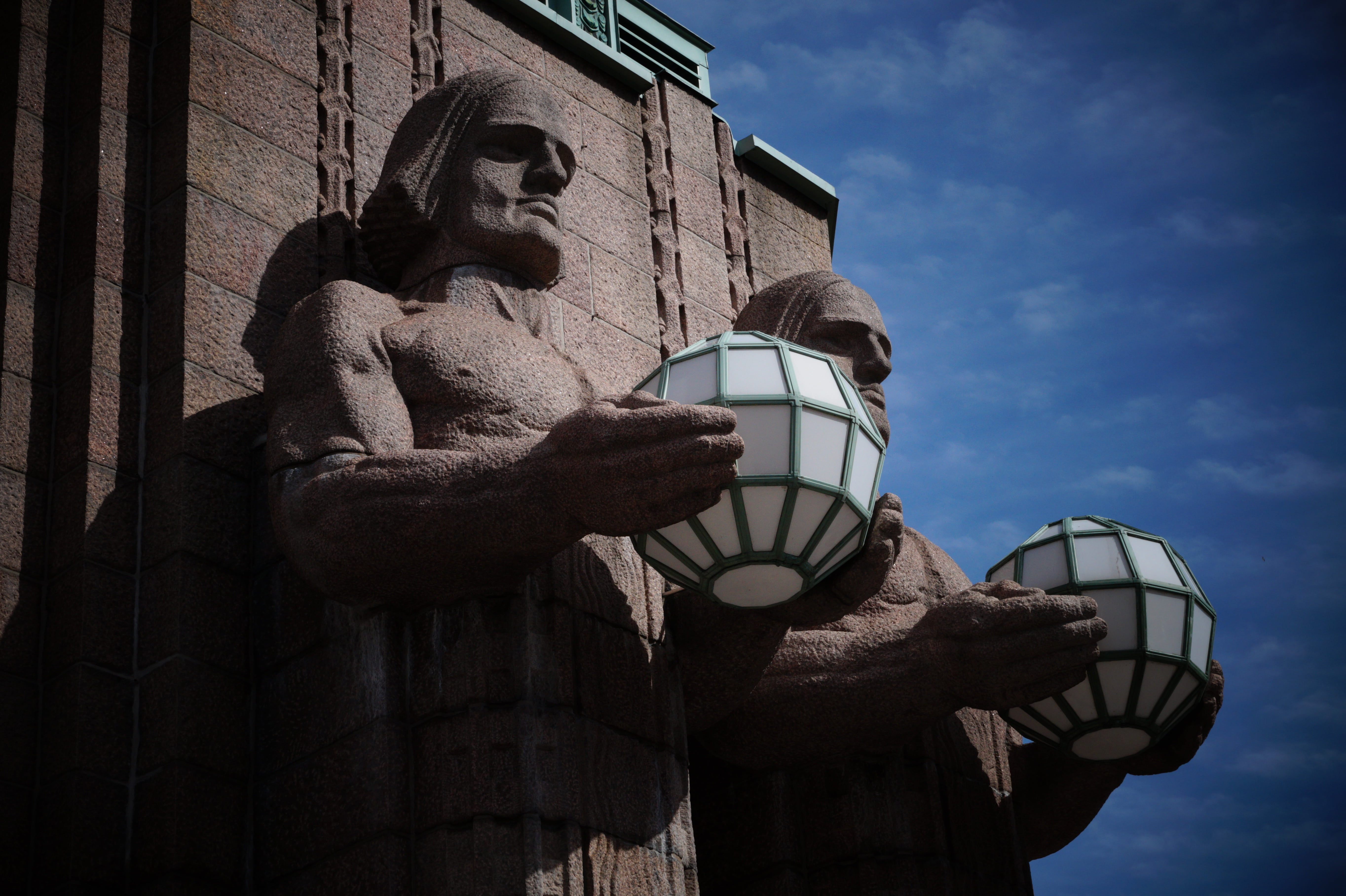 daytime, statues, human representation, clear sky, saarinen, building exterior, day, low angle view, station, container, modern, men, two, sculpture, architecture, HD Wallpaper