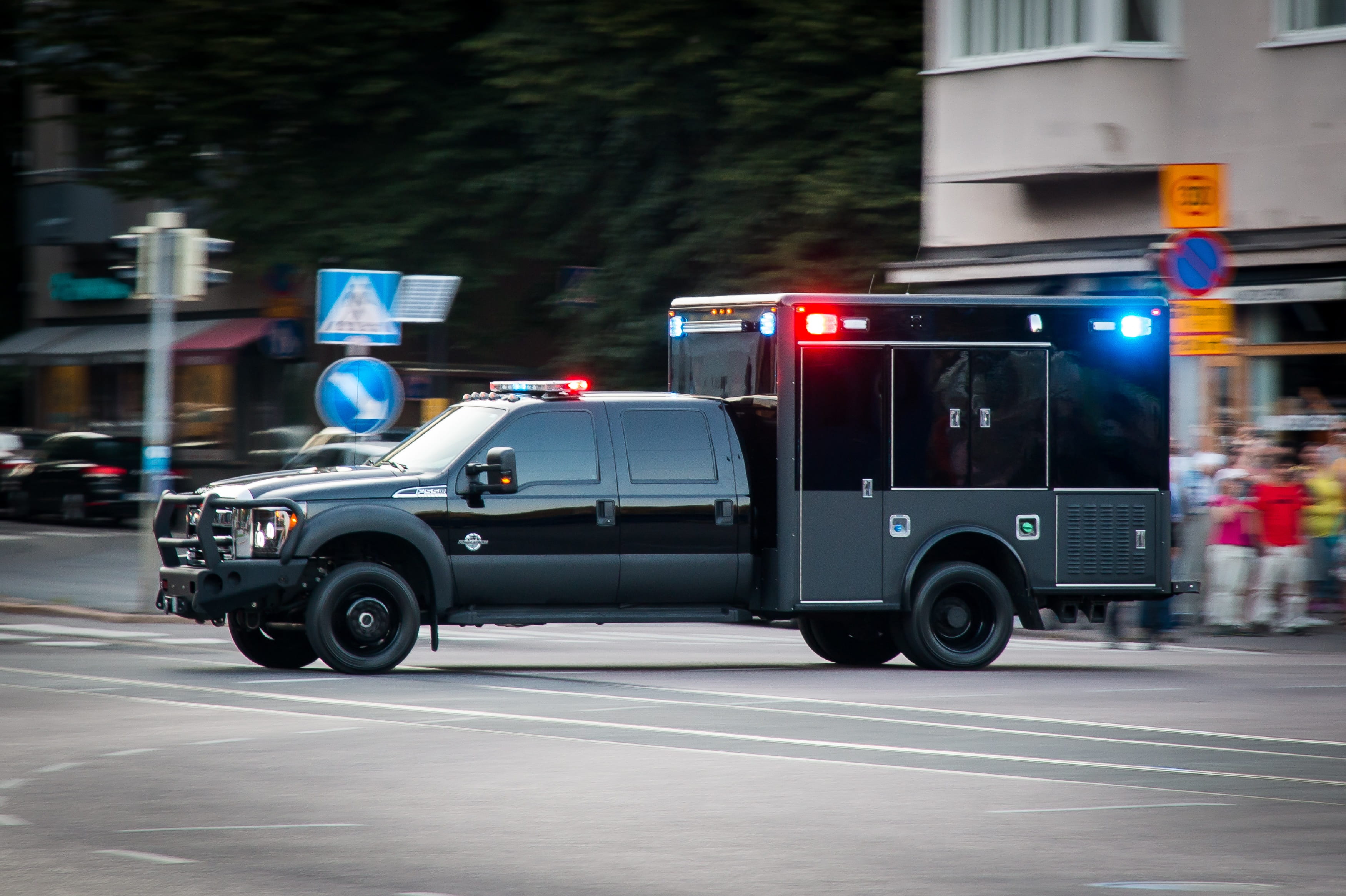 authorities, lighting equipment, helsinki, land vehicle, security, blurred motion, car, visit, mode of transportation, travel, potus, city life, architecture, HD Wallpaper