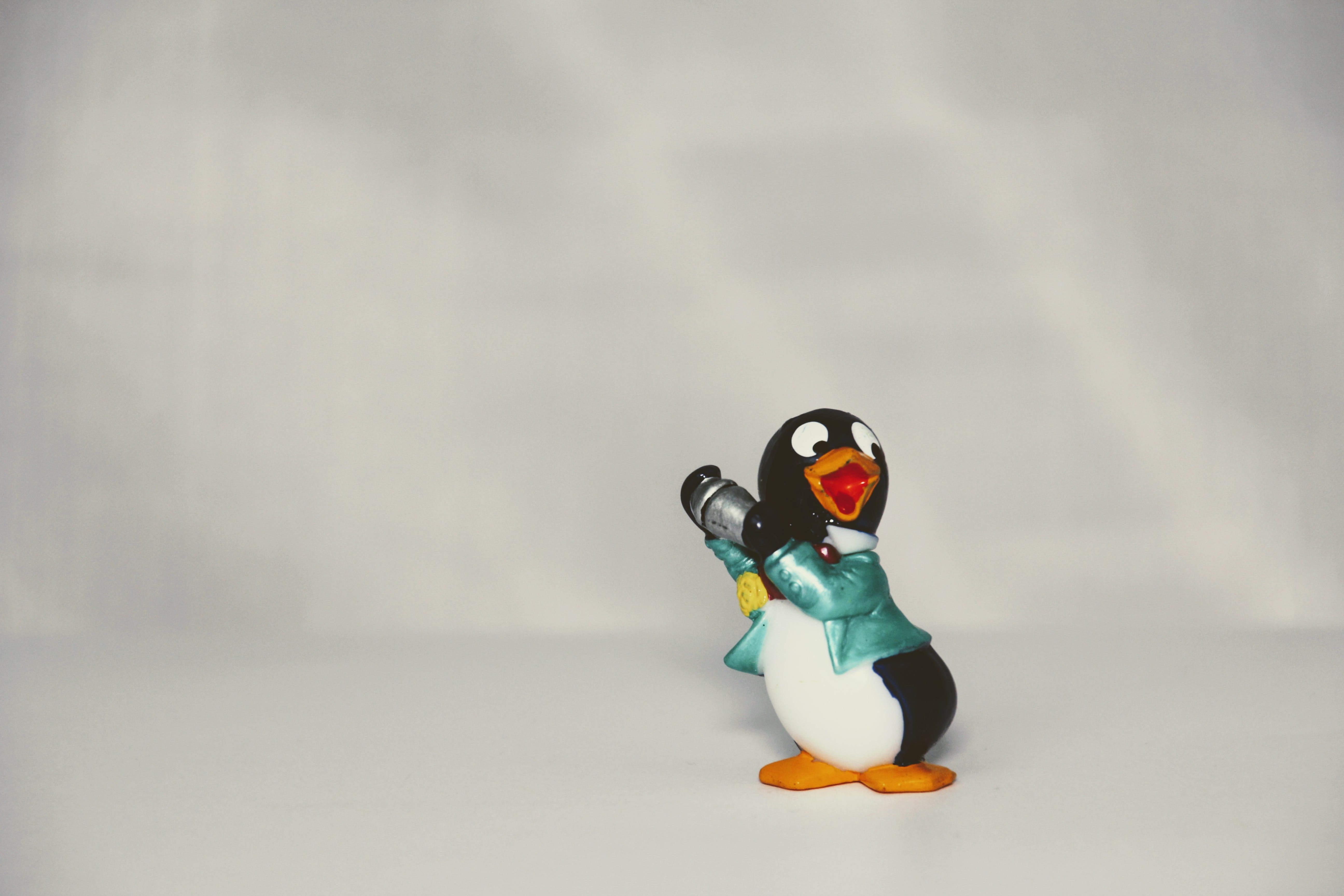 überraschungseifigur, peppy pingu, mixer, figurine, plastic, gray, Peppy, toys, indoors, creativity, waiter, single object, copy space, studio shot, representation, HD Wallpaper
