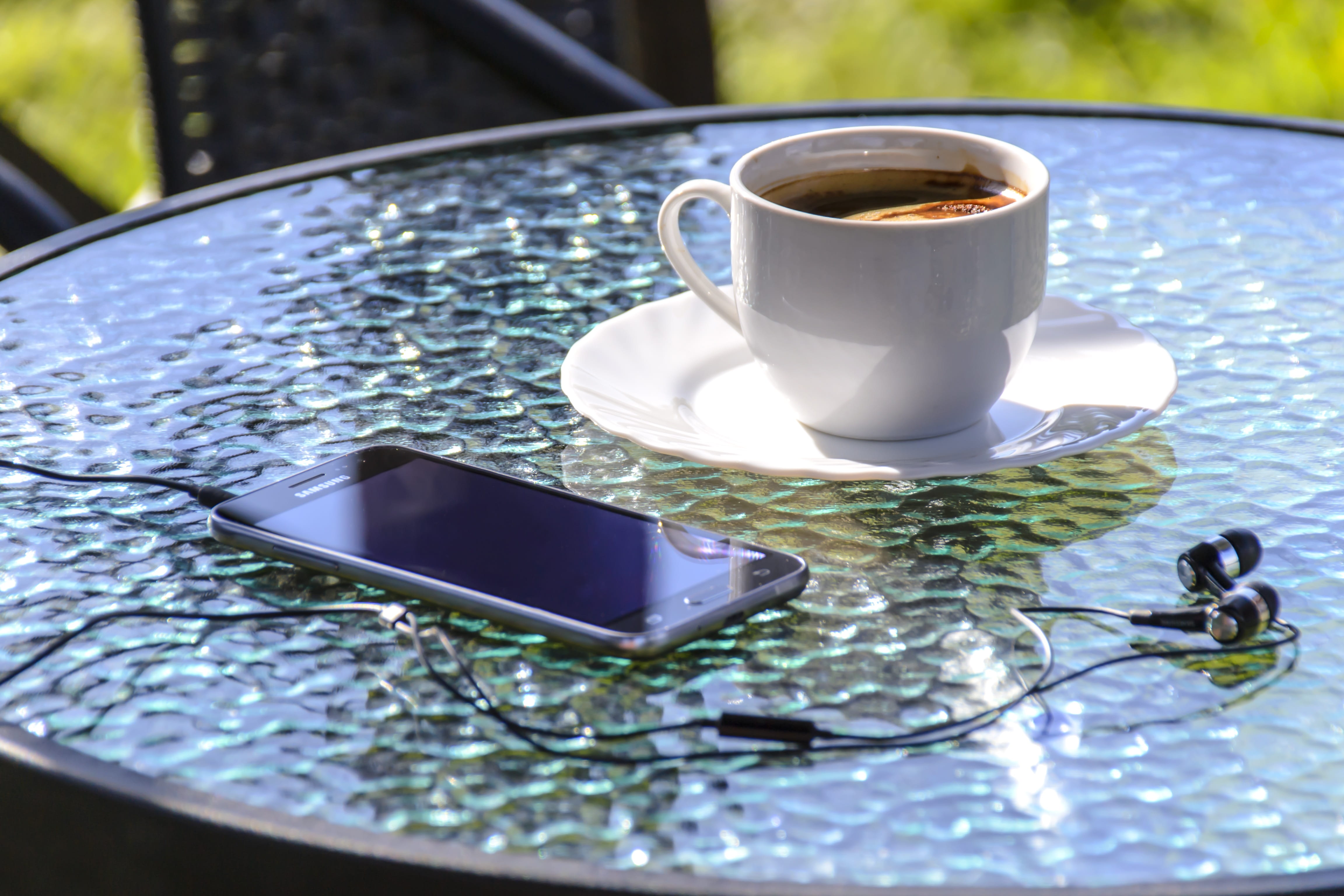 refreshment, smartphone, cup, day, hot drink, garden, 4K, phone, hobby, communication, outdoors, after work, tea, wireless technology, mug, tea cup, headphones, HD Wallpaper