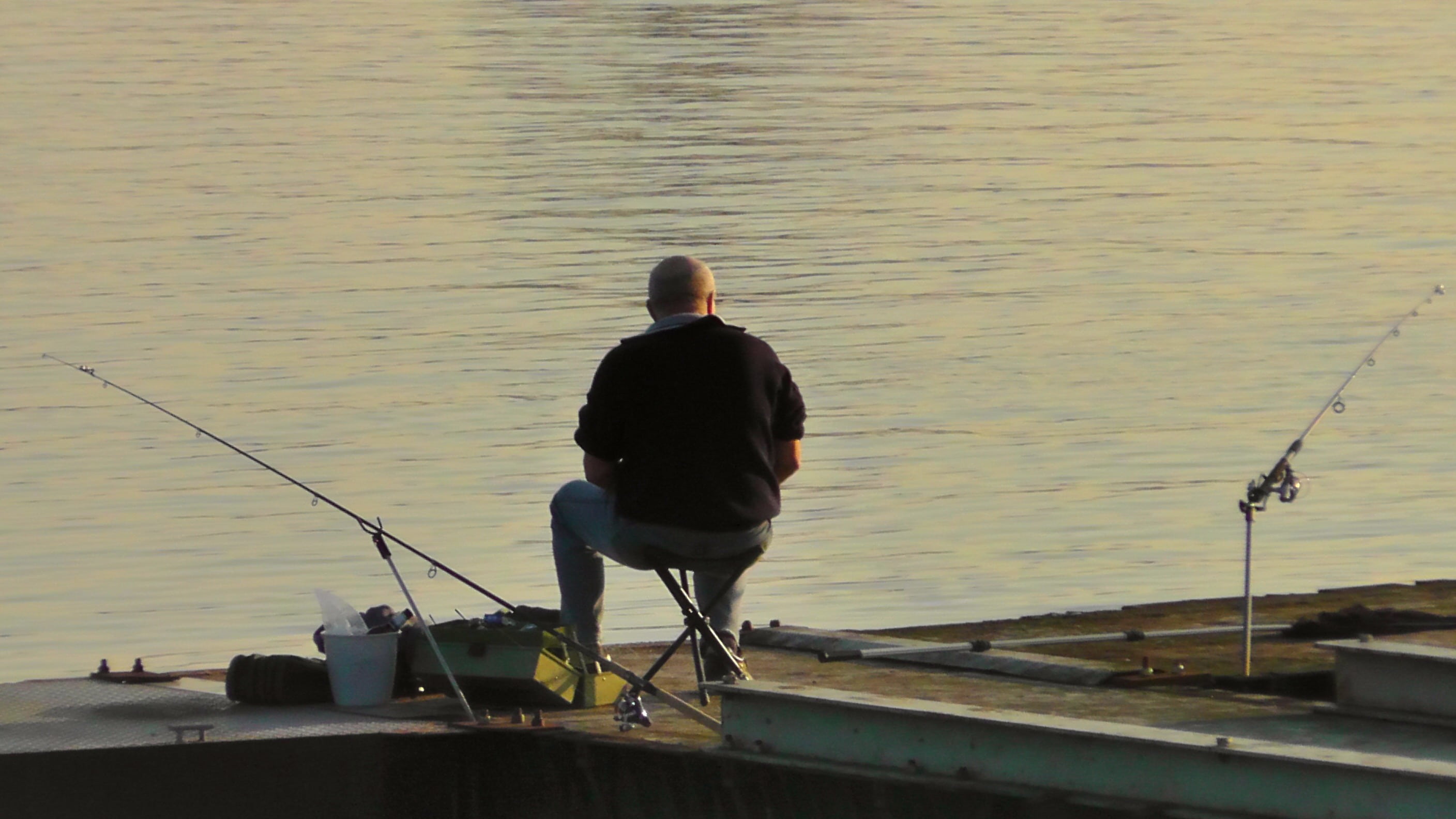 one person, waiting, atmosphere, fischer, leisure activity, silent, sea, water, men, real people, lifestyles, day, full length, fishing rod, mood, evening, HD Wallpaper